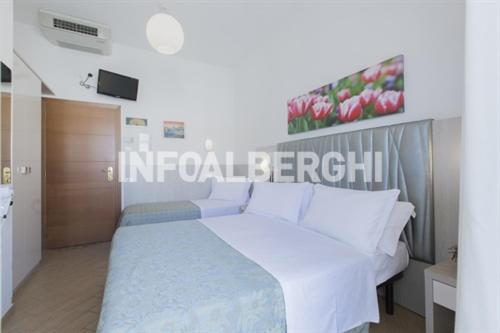 Quadruple Room - Photo 1