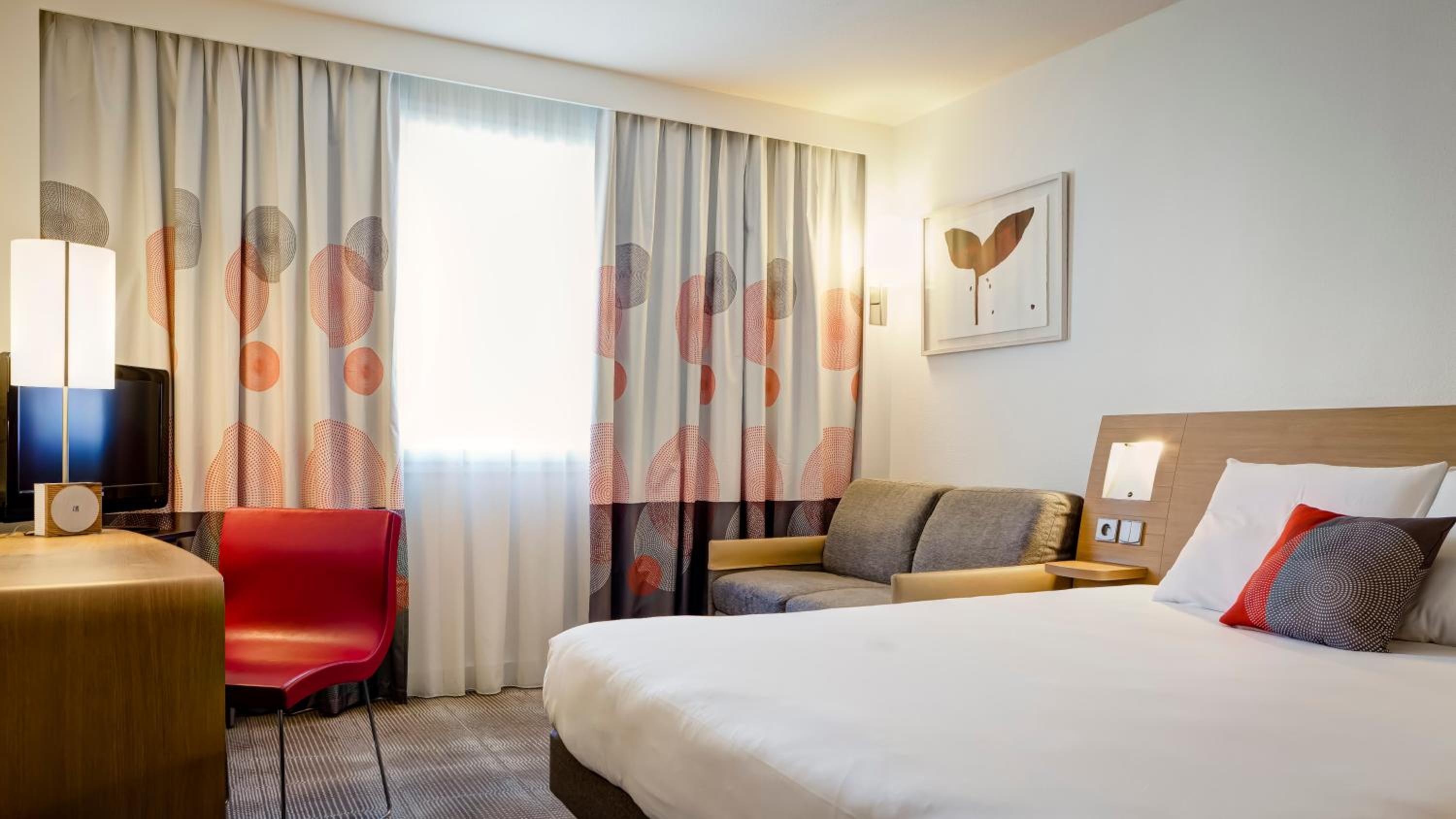 Classic Room with 1 Double Bed and 1 Single Bed photo 3