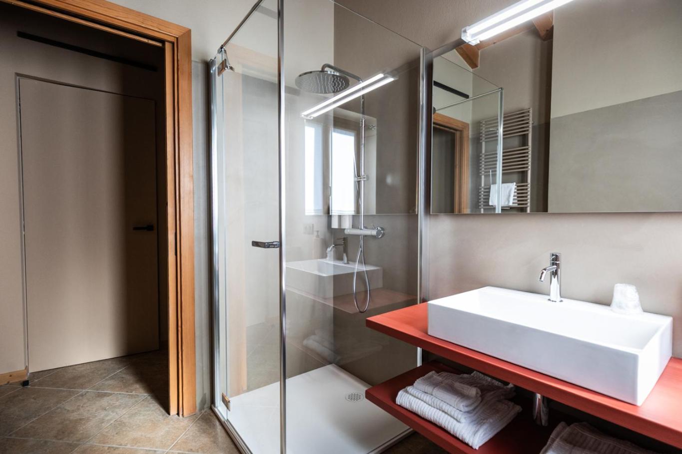 Deluxe One-Bedroom Apartment