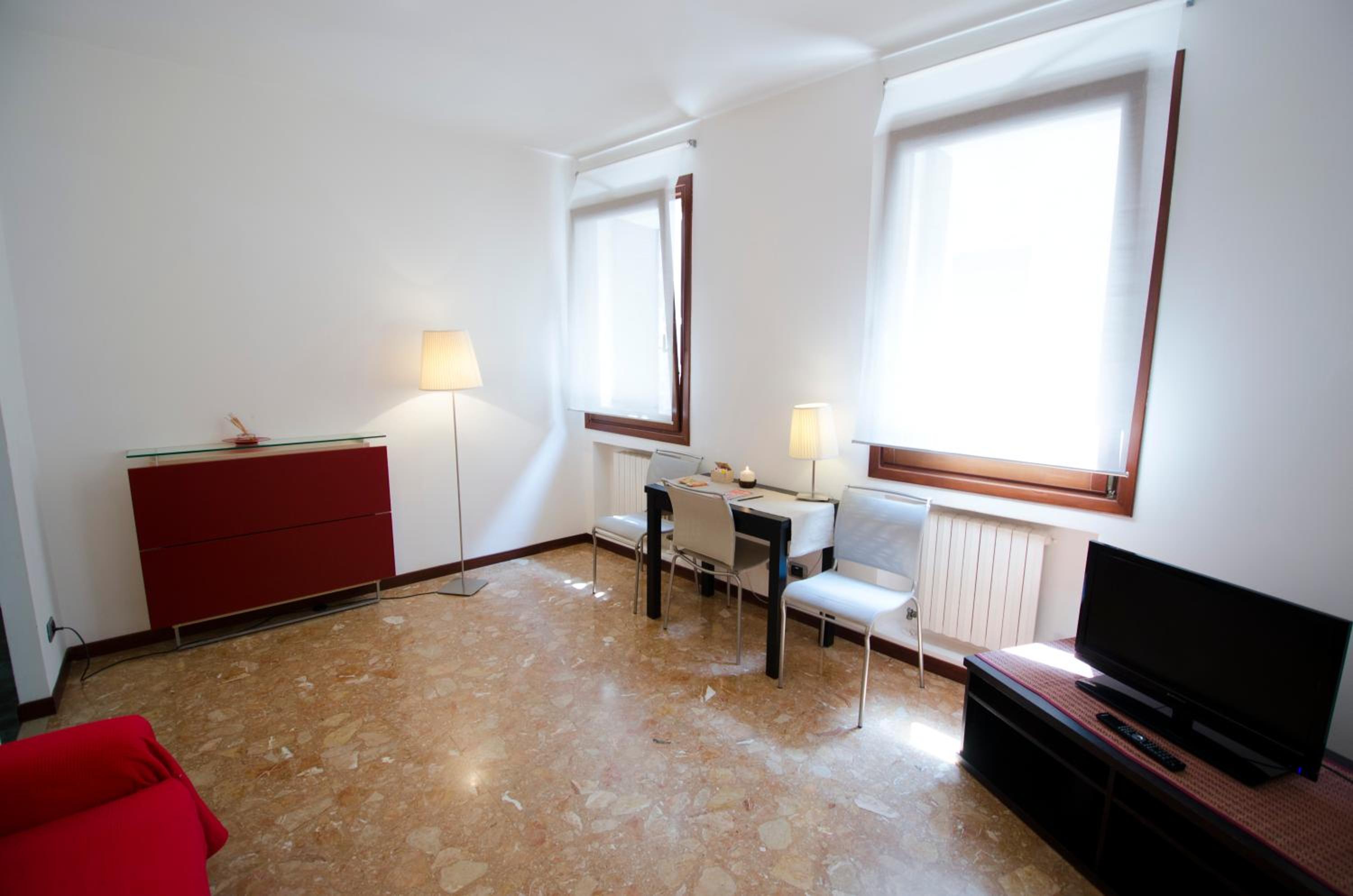 Apartment photo 2