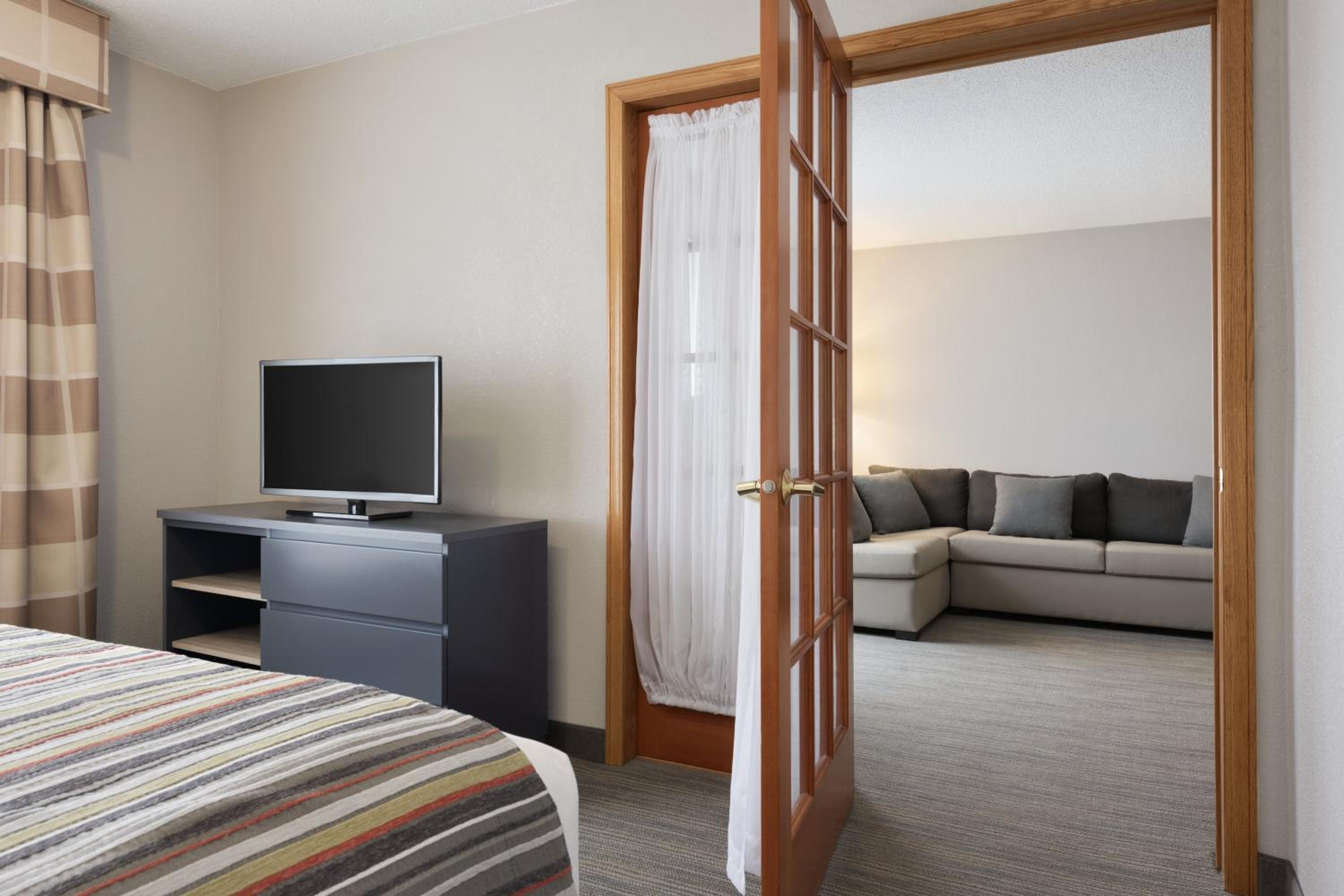 Executive Suite, 1 King Bed with Sofa bed - Photo 1