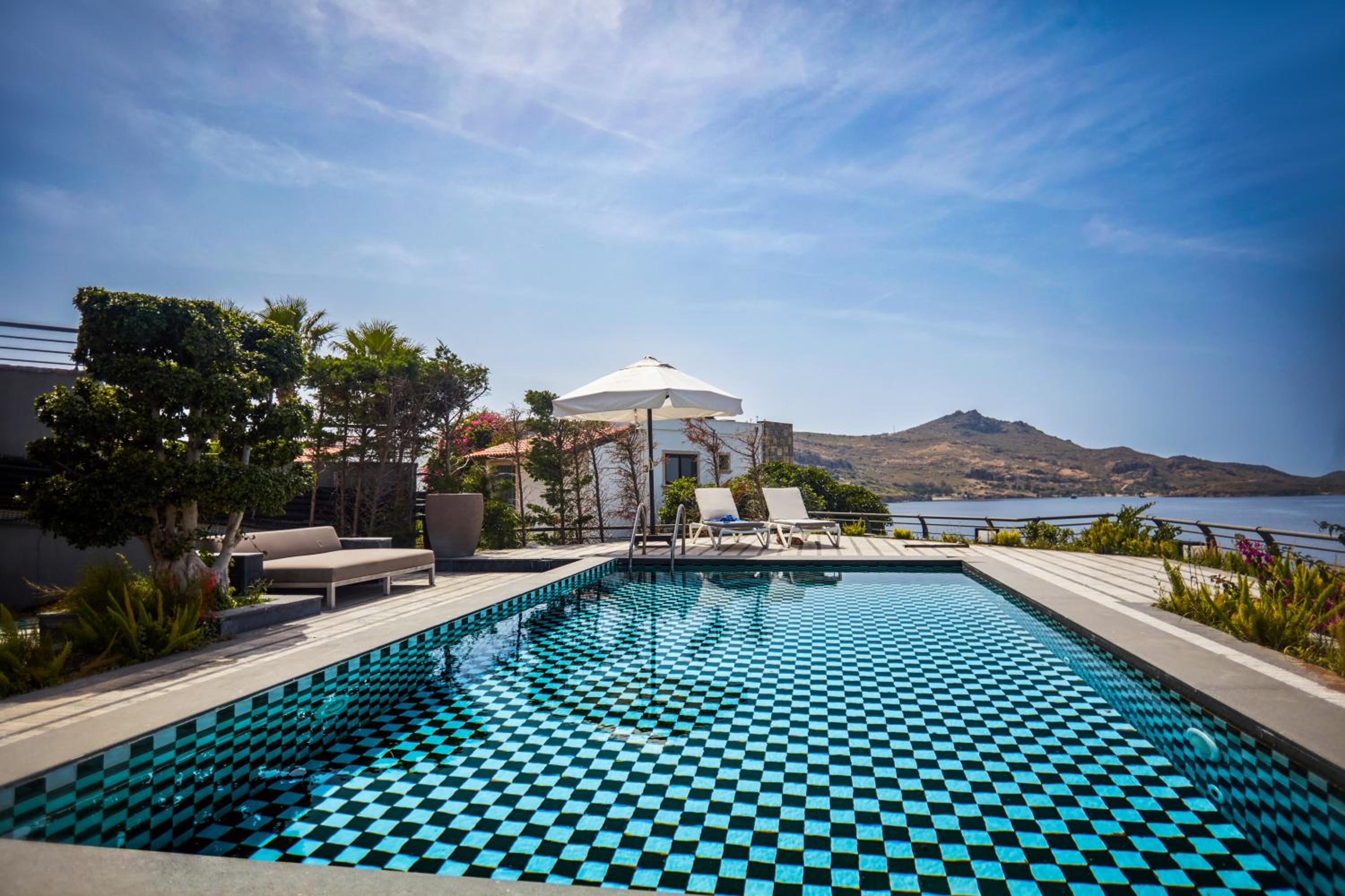 5 Bedroom Villa with Private Pool, Sauna and Maid’s Room