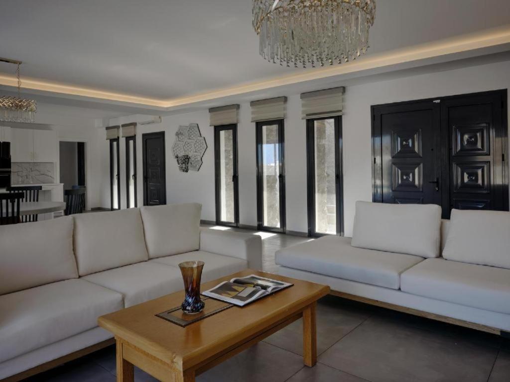 14 Bedroom Villa with Private Pool photo 3