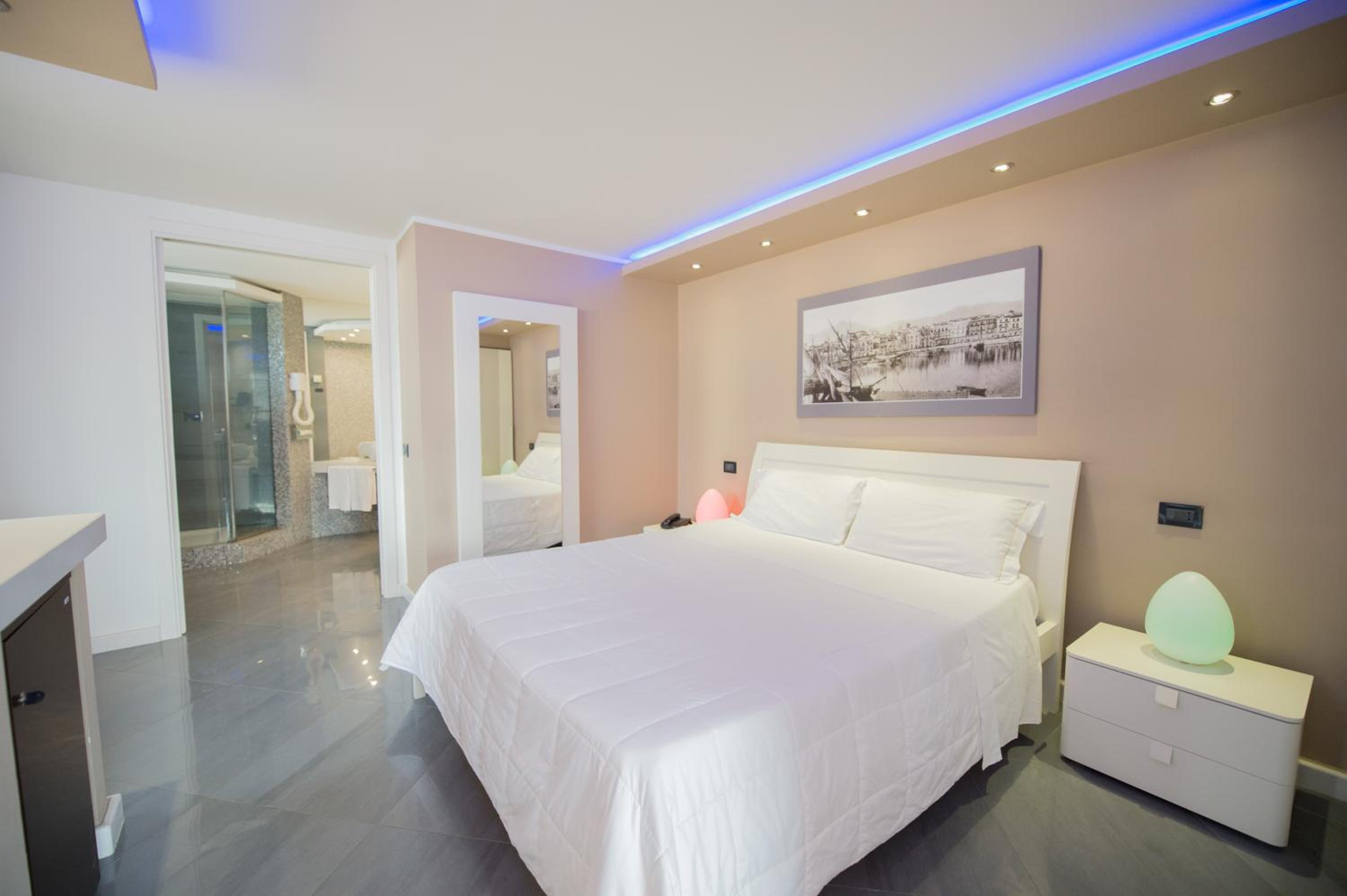 Suite thumbnail 5