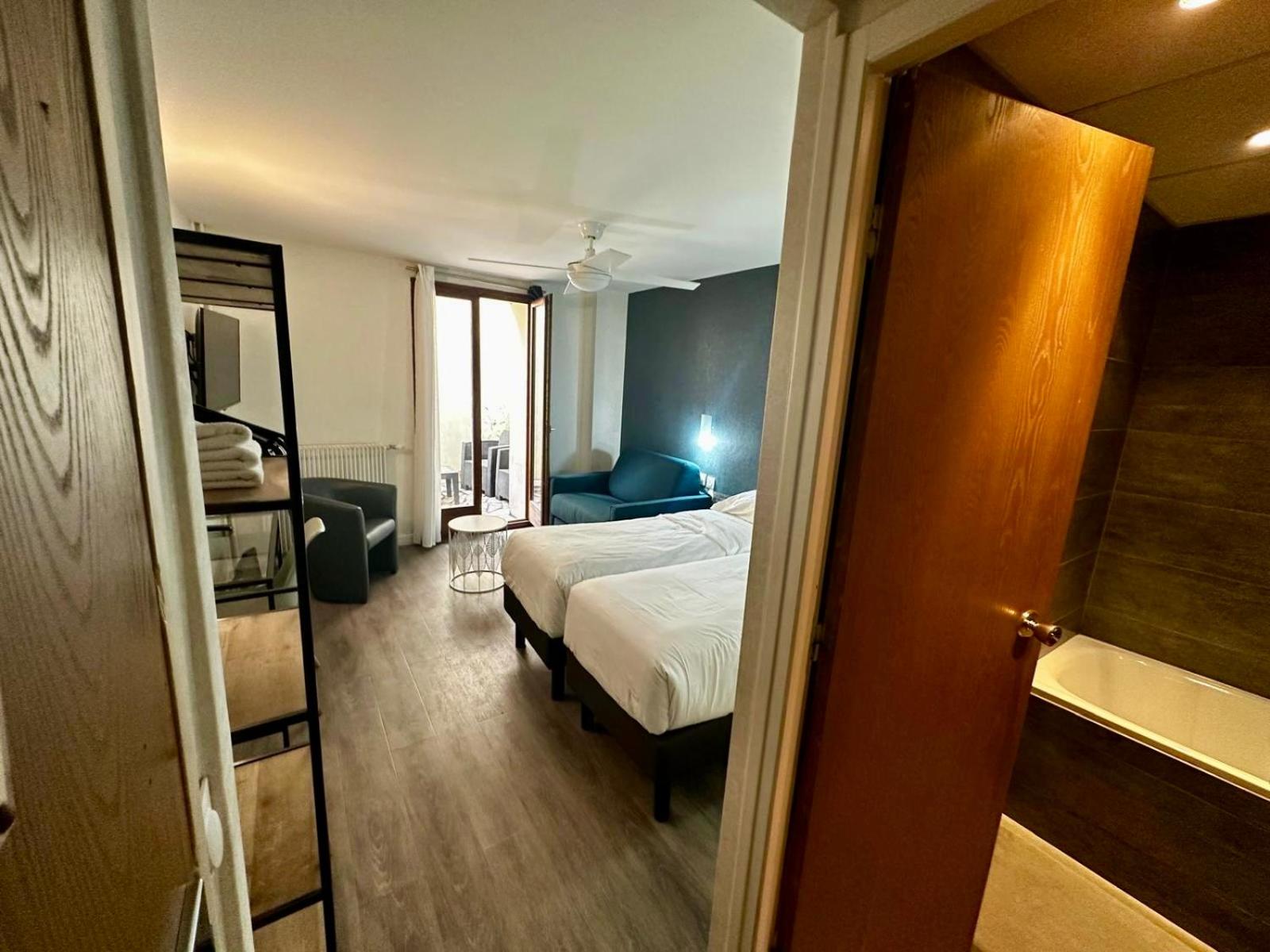 Twin Room with Terrace photo 2