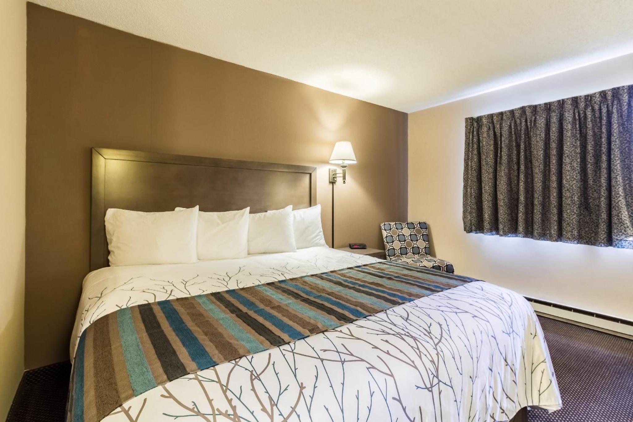 King Room - Non-Smoking - Photo 2
