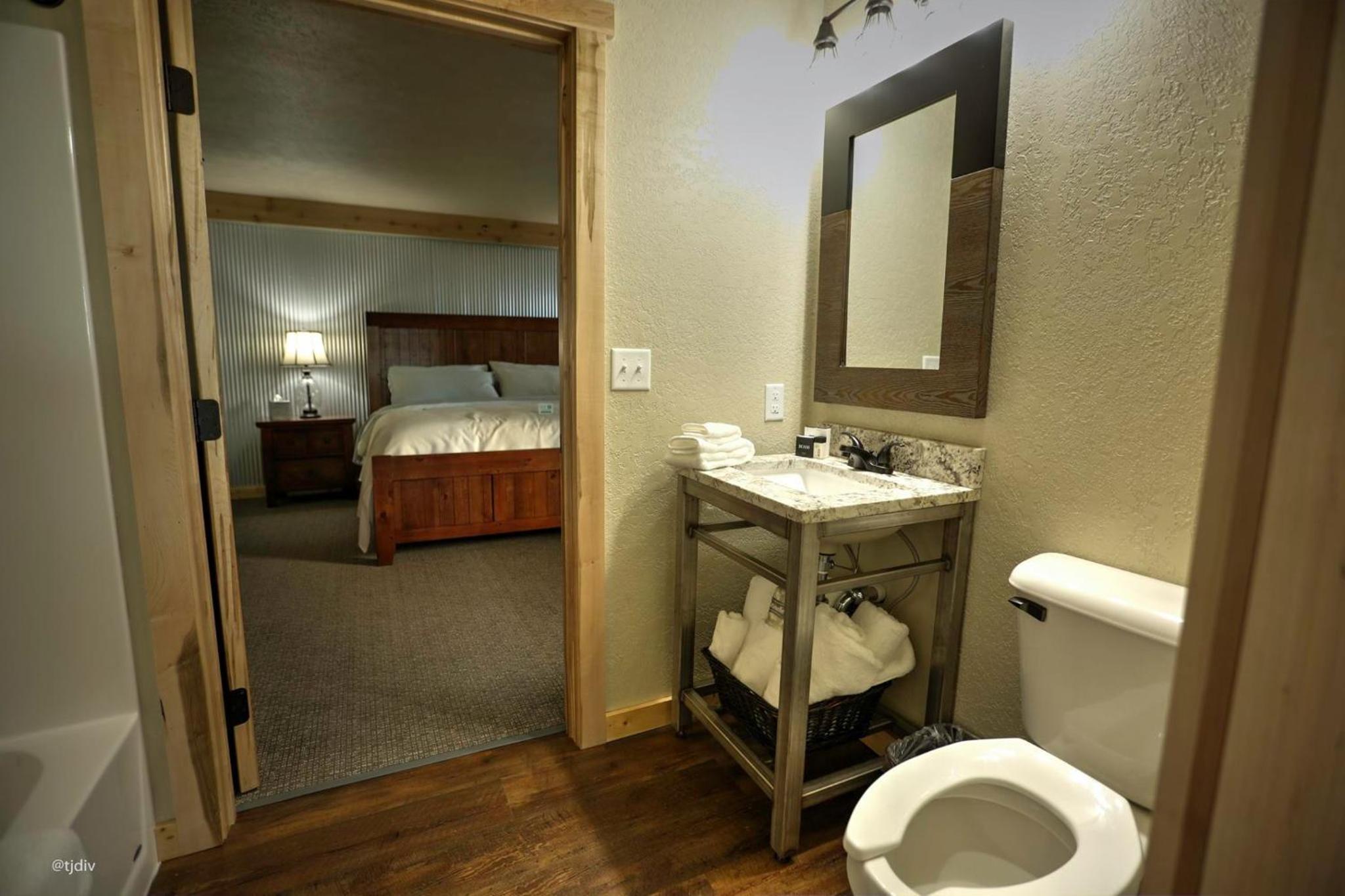 Deluxe King Suite
