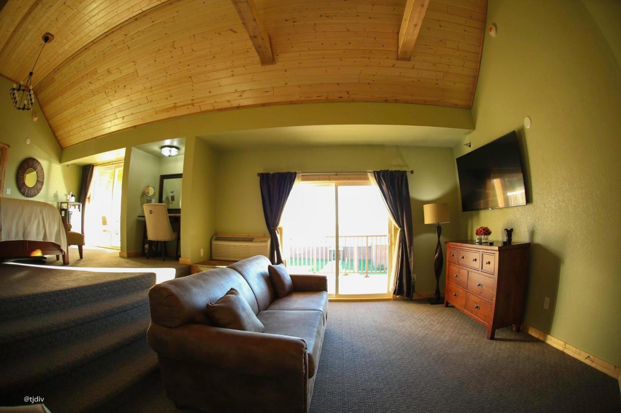 King Suite with Balcony photo 2