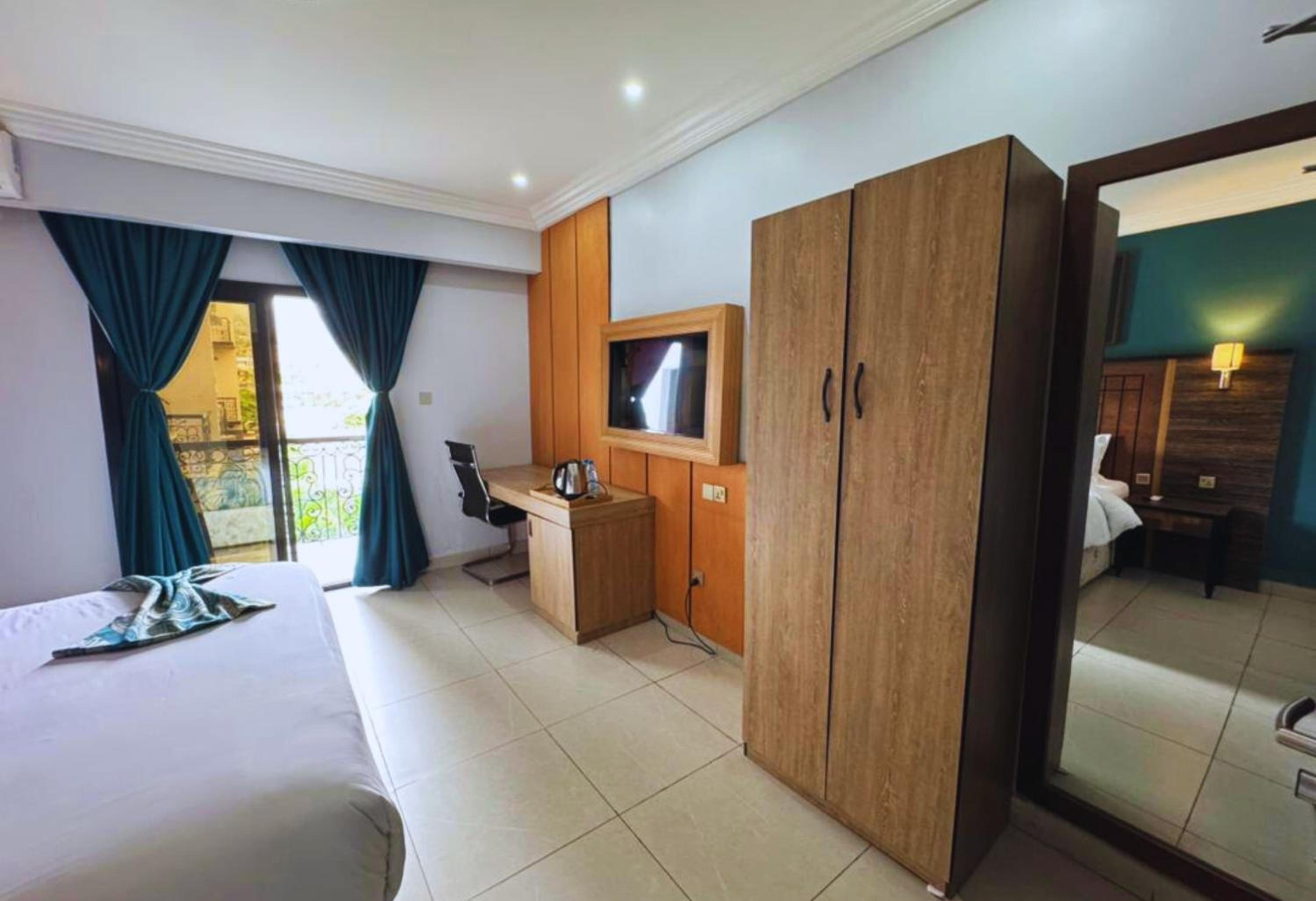 Double Room with Pool View photo 2