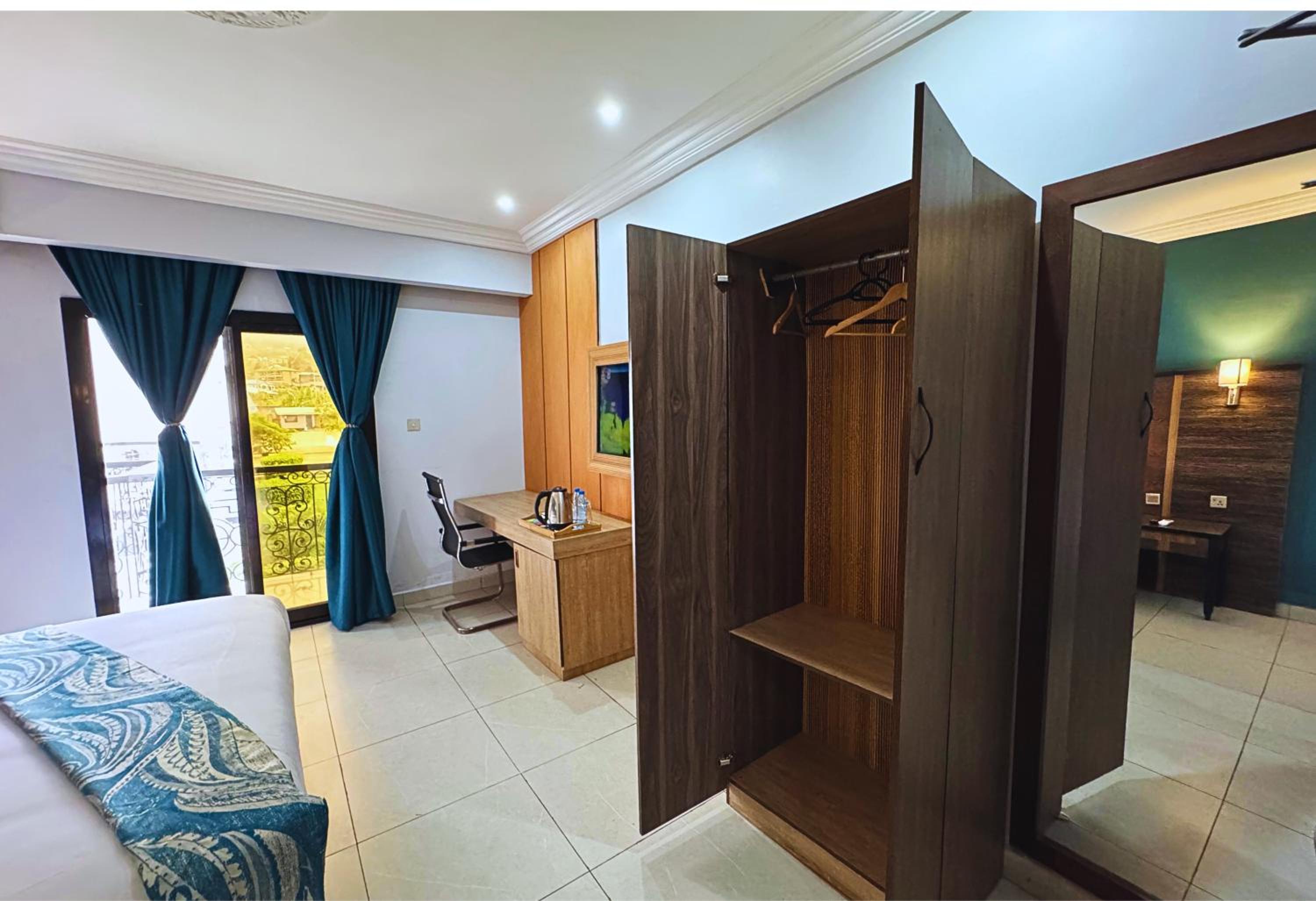 Double Room with Pool View photo 3