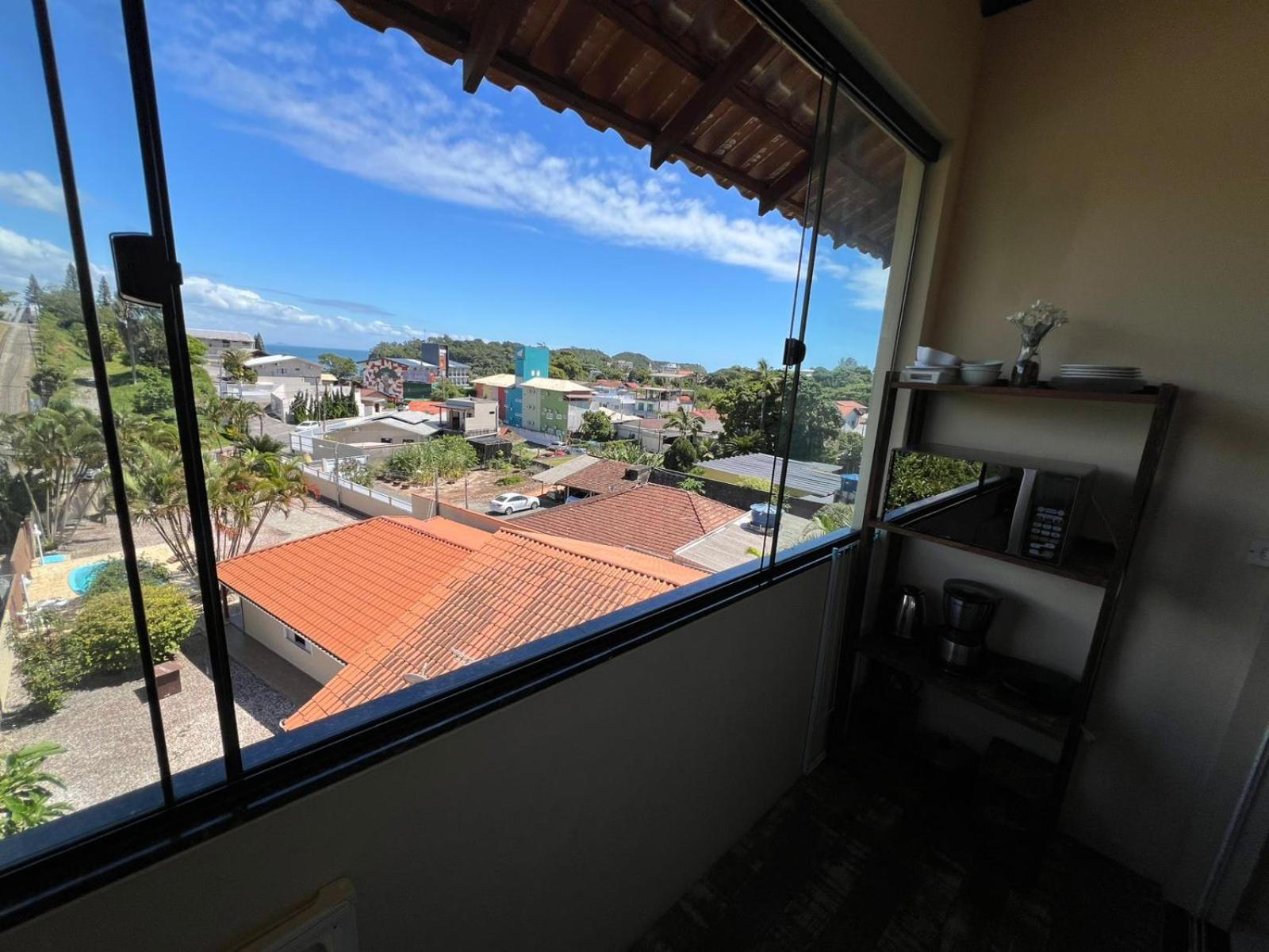 Deluxe One-Bedroom Apartment with City View photo 3