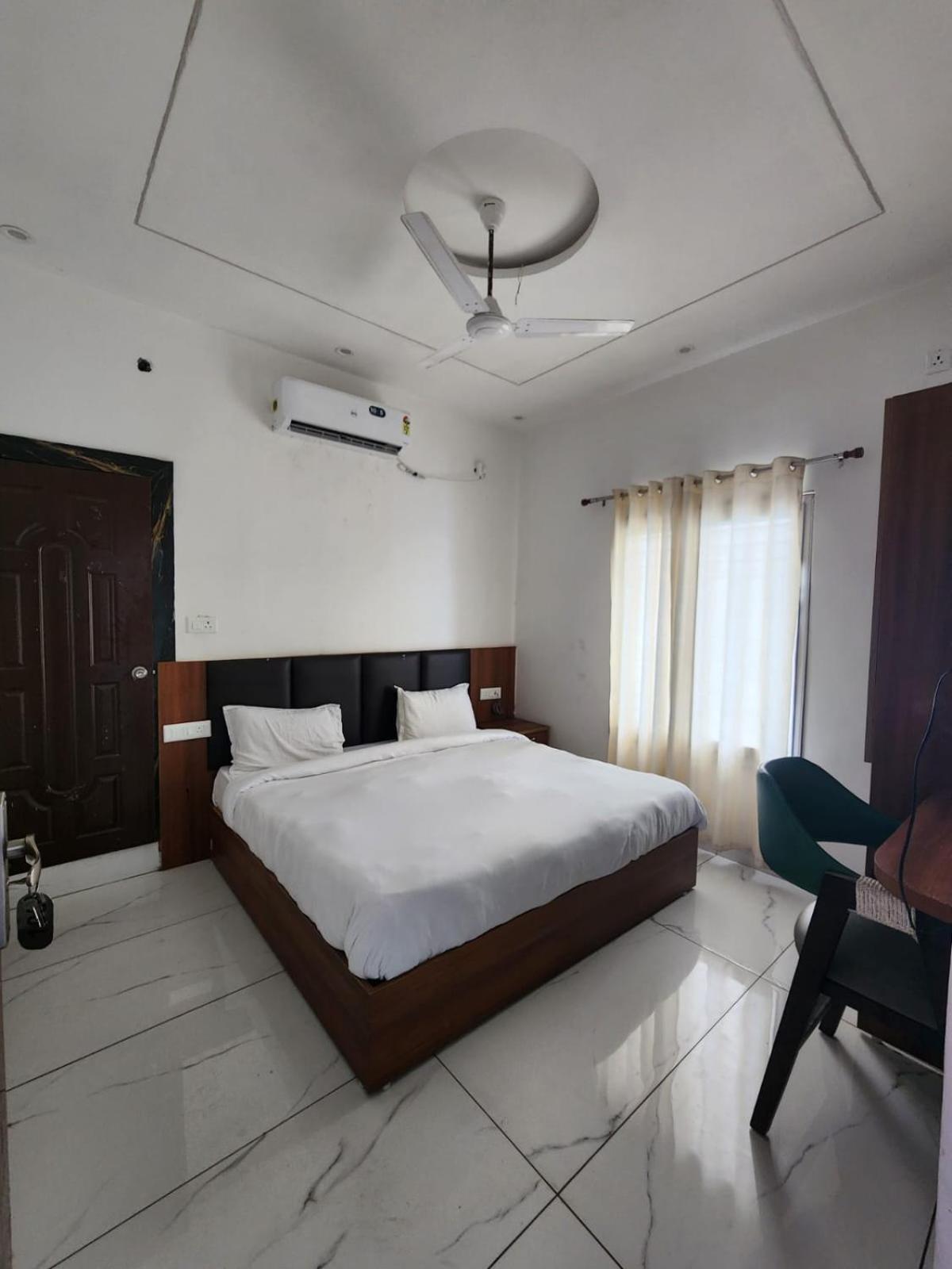 Deluxe Double Room photo 2