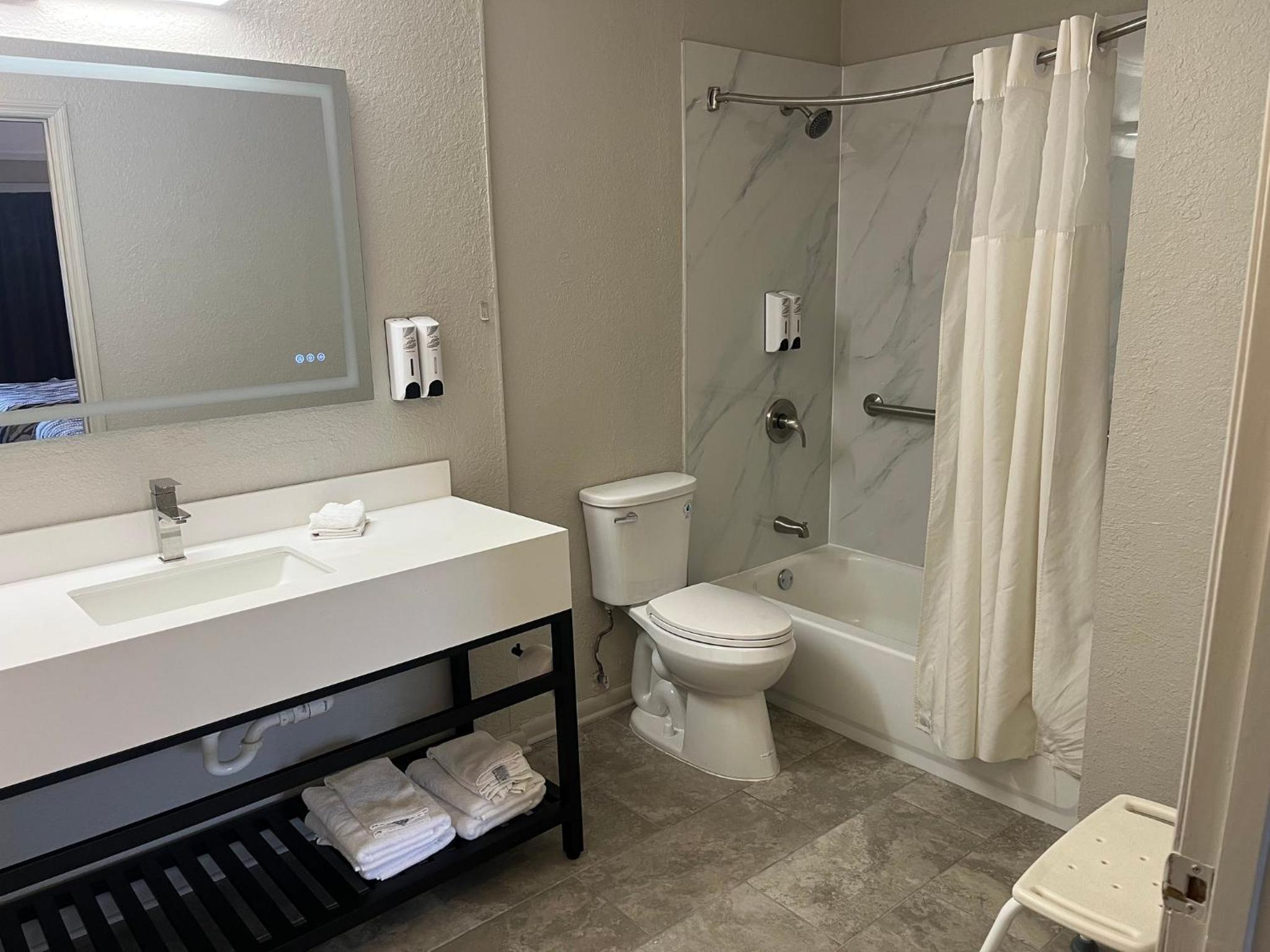 Deluxe Room with Two Queen Beds Disability Access Non-Smoking - Photo 3