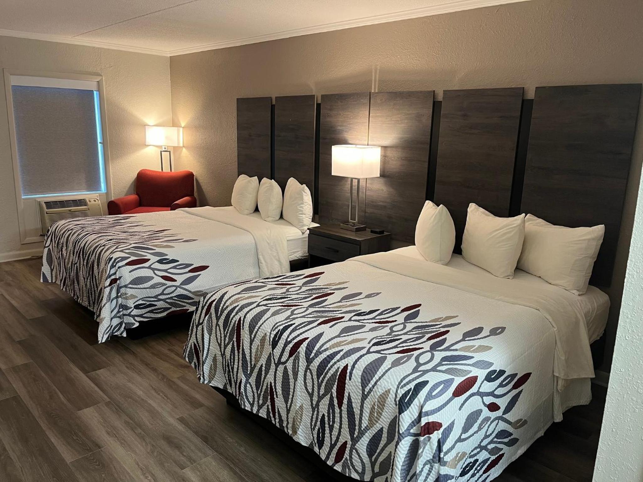 Deluxe Room with Two Queen Beds Non-Smoking photo 3