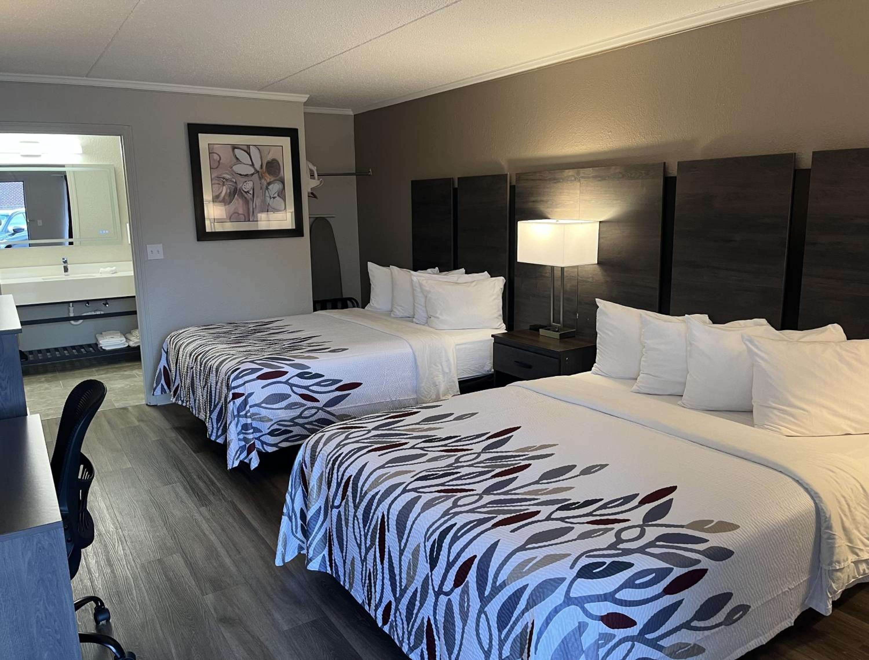Deluxe Room with Two Queen Beds Disability Access Non-Smoking - Photo 5