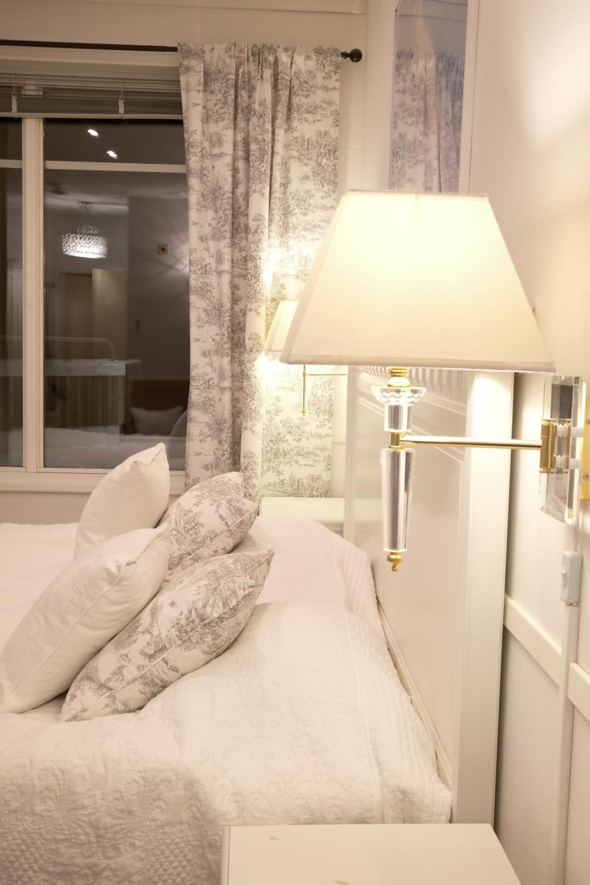 Deluxe Double or Twin Room photo 1