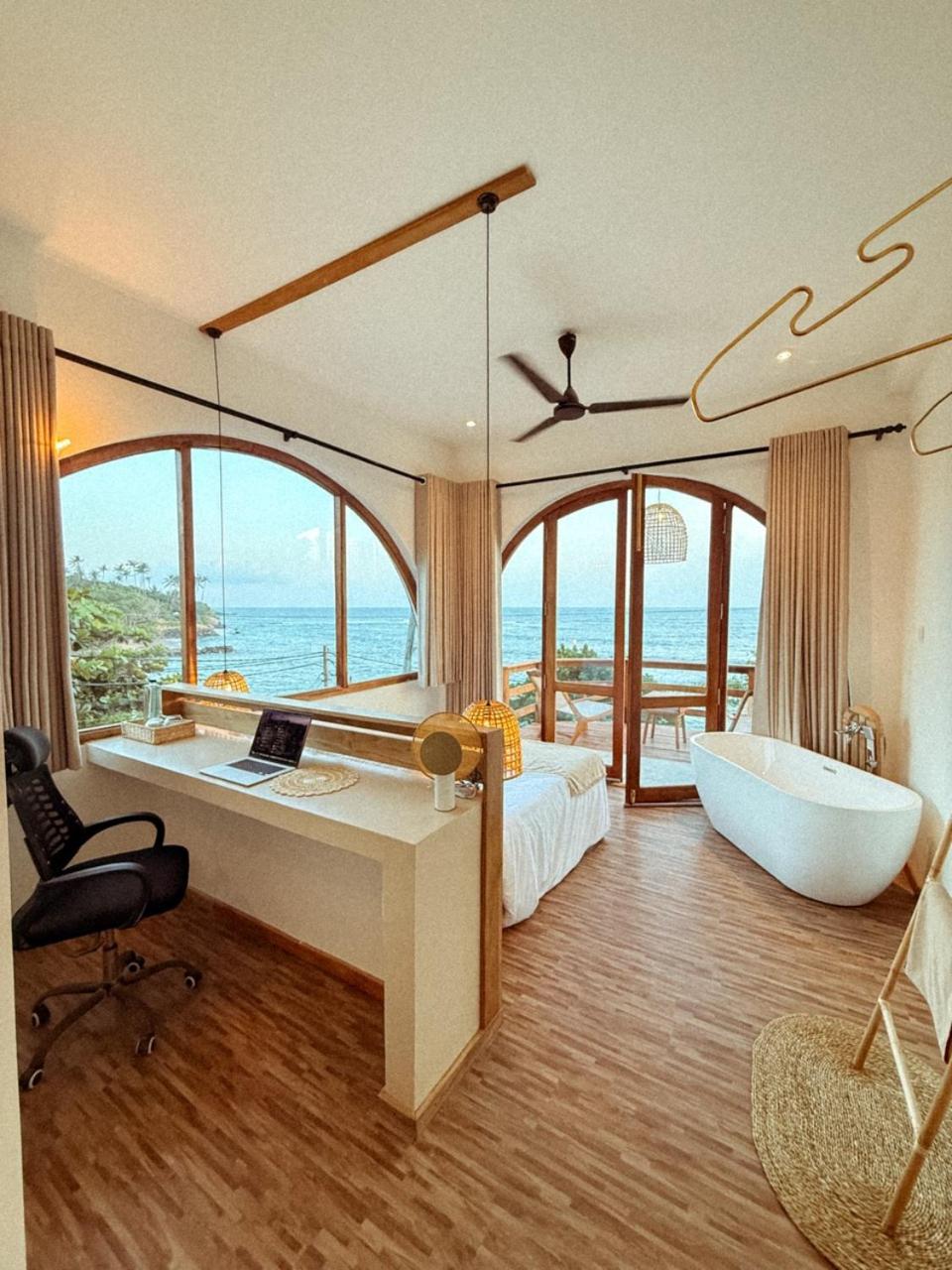 Queen Suite with Sea View