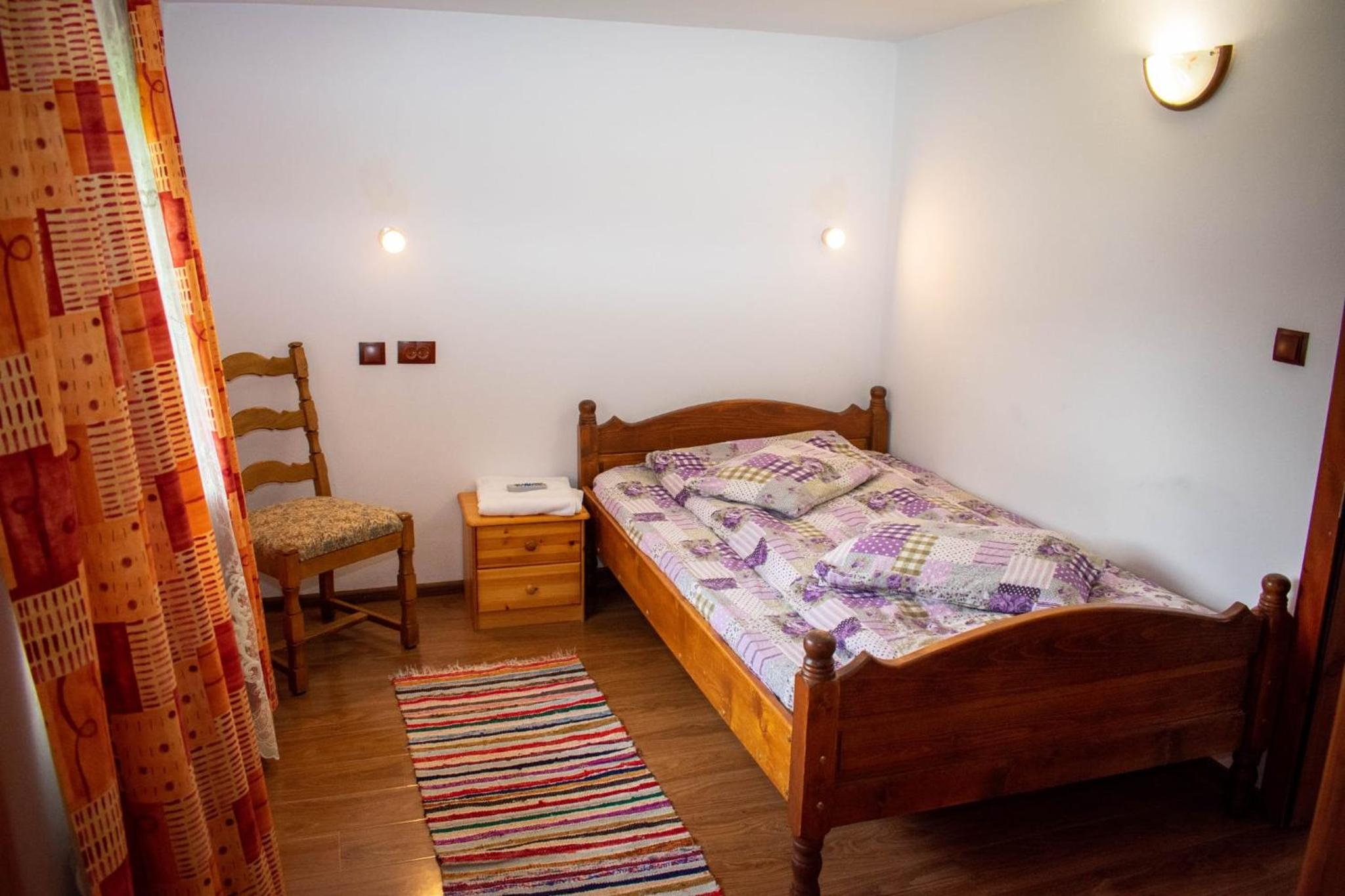 Double Room with Private Bathroom - Photo 3