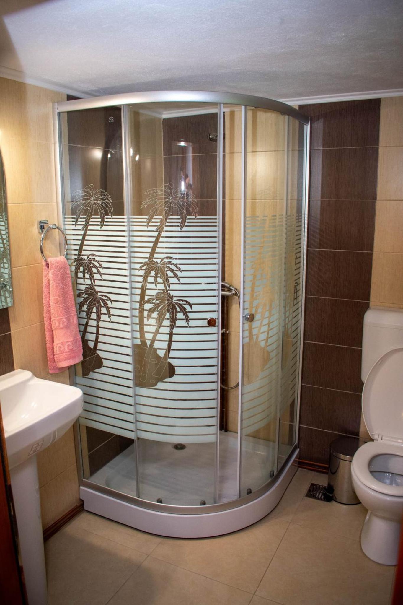 Double Room with Private Bathroom - Photo 4