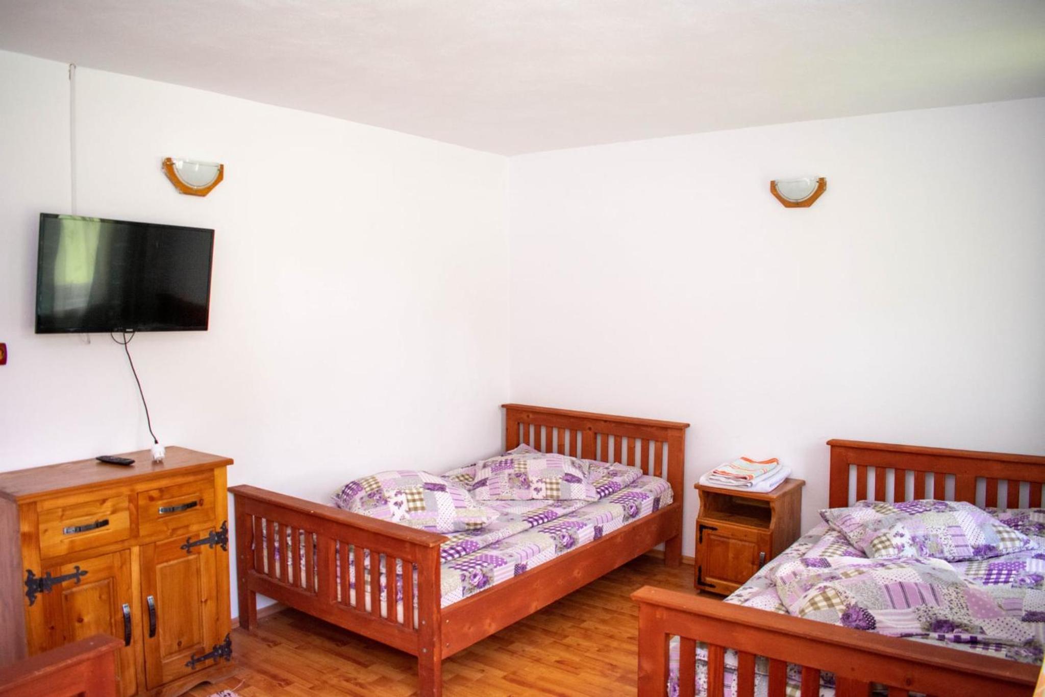 Quadruple Room with Private Bathroom photo 3