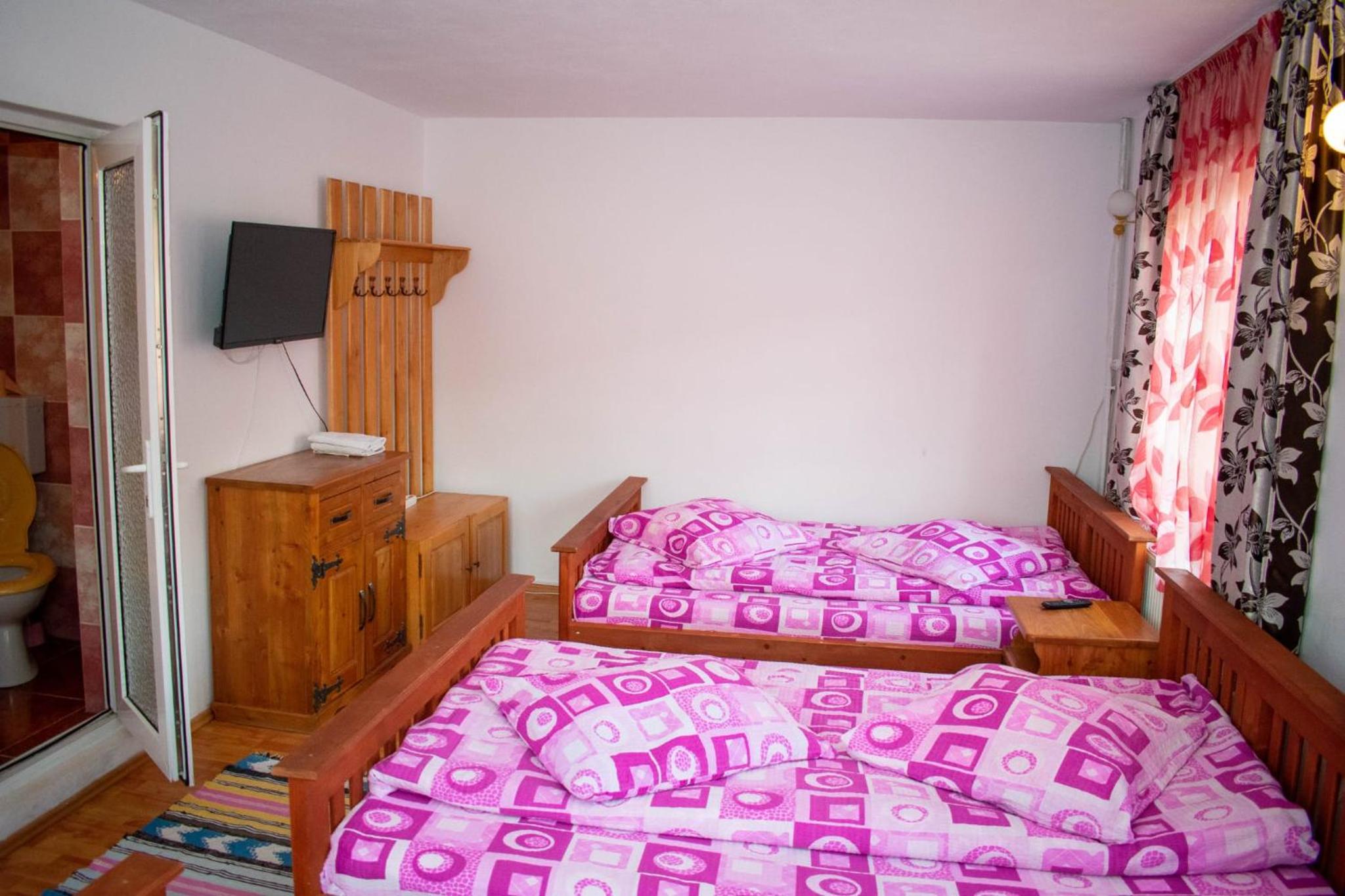 Quadruple Room with Private Bathroom photo 2