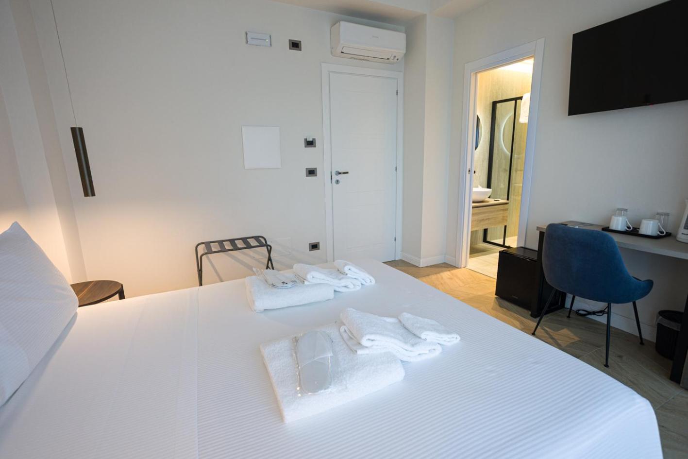 Double Room with Balcony and Sea View
