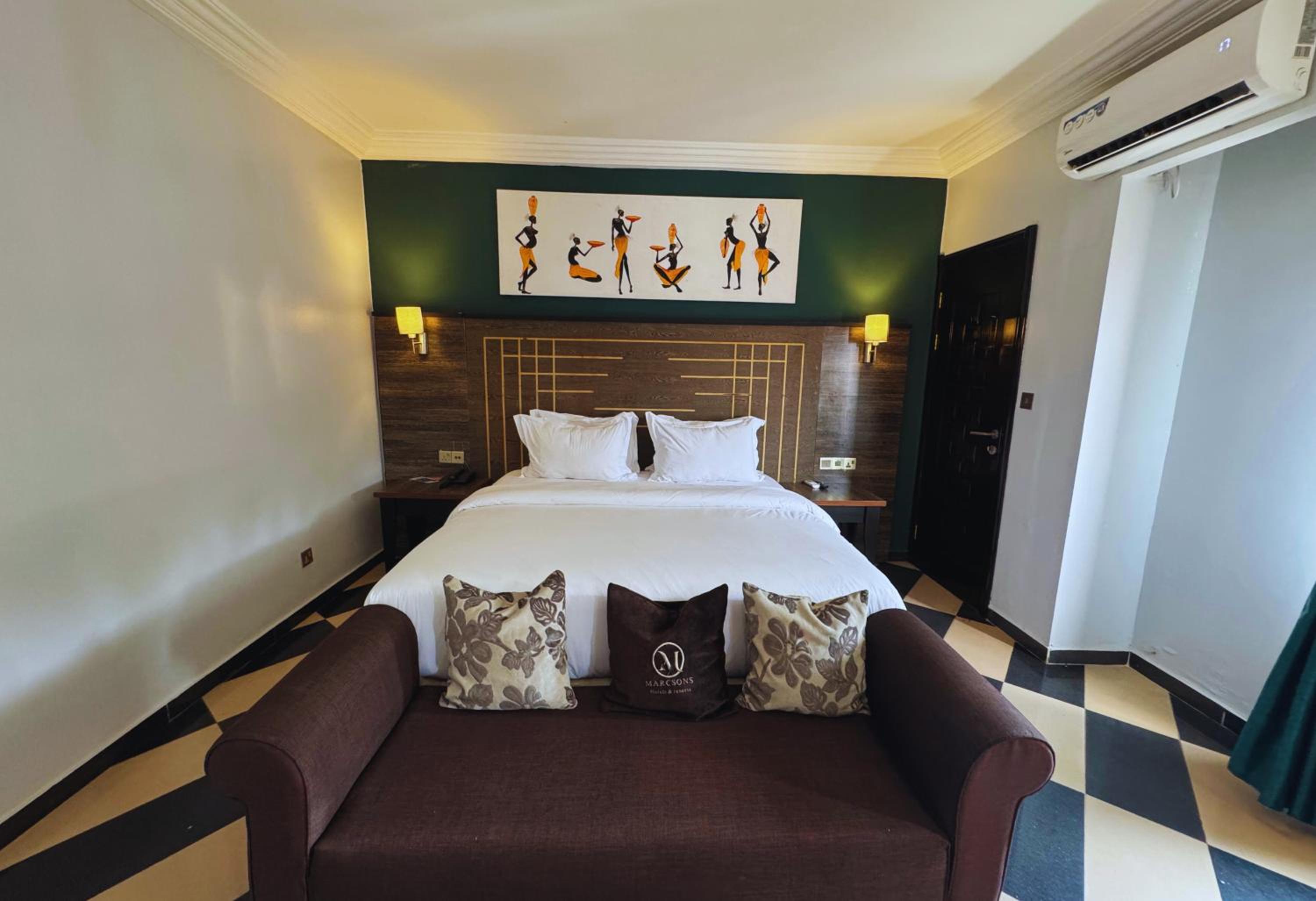 King Room with Mountain View photo 2