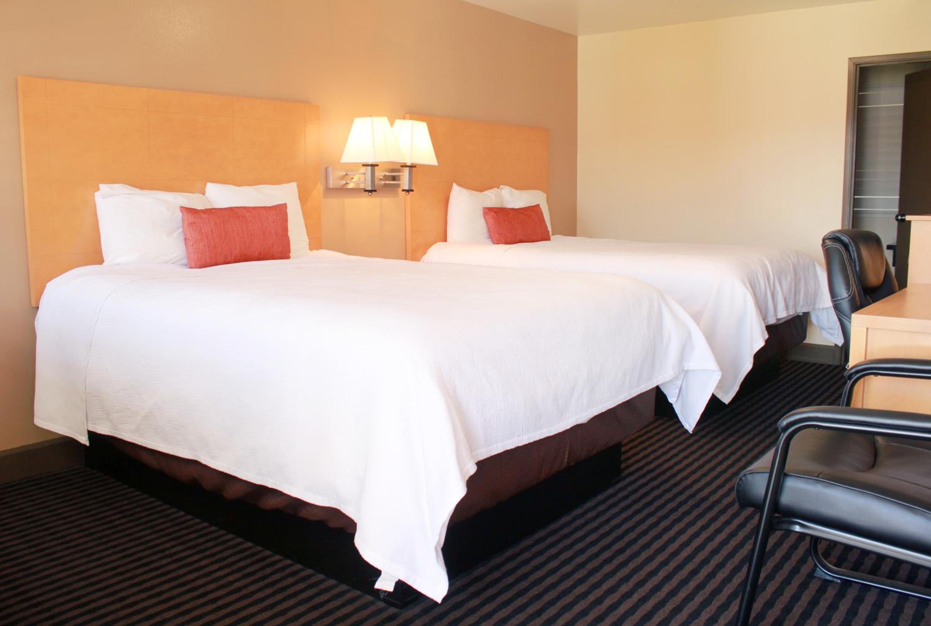 Double Room With Two Double Beds photo 2