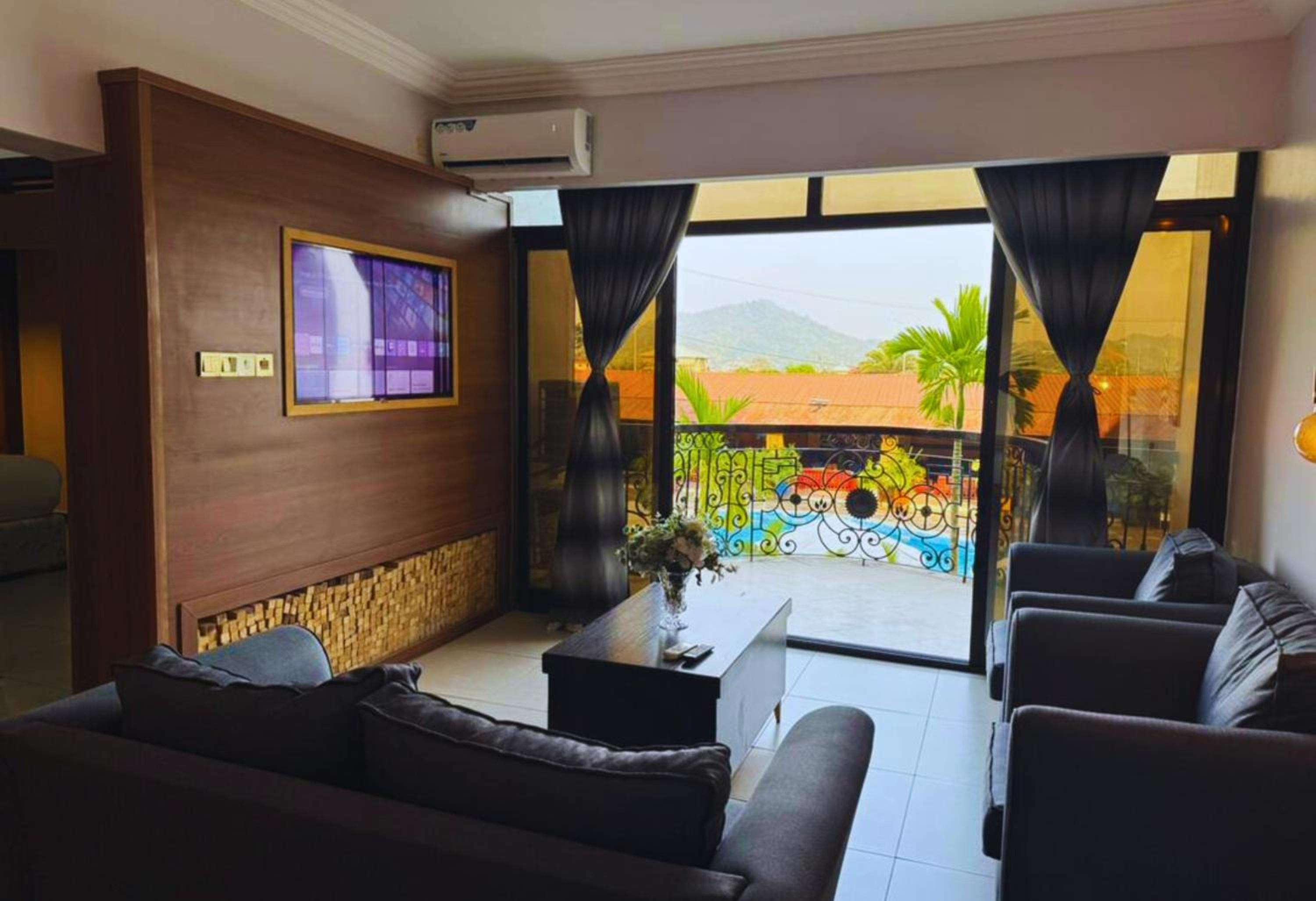 Junior Suite with Pool View