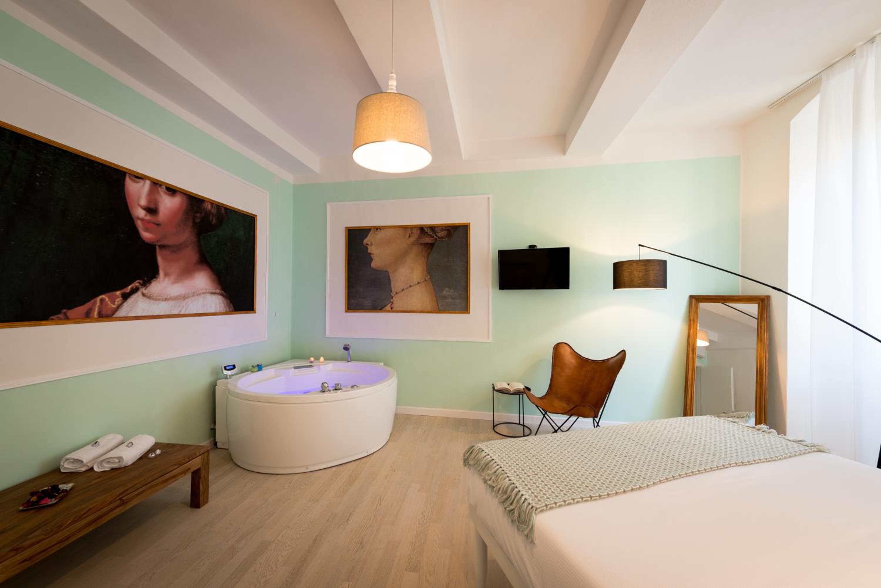 Deluxe Apartment