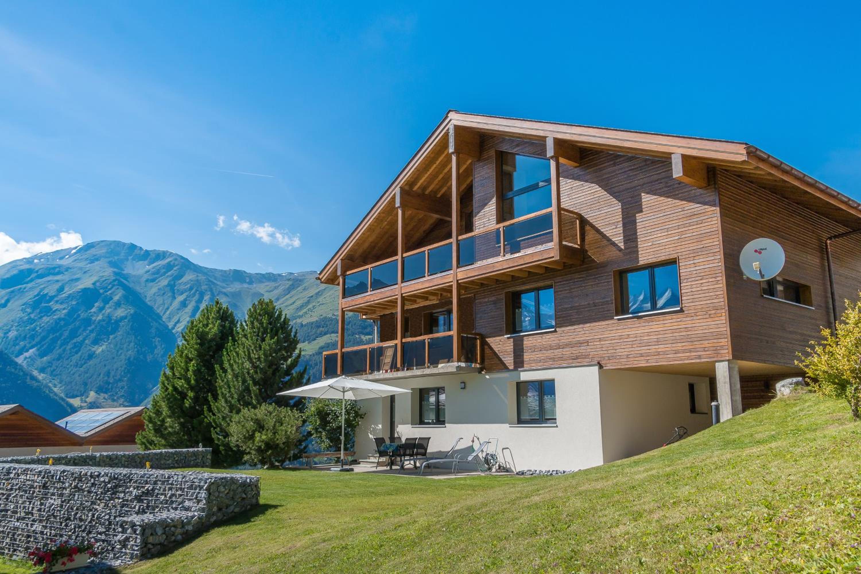 Apartment with Mountain View photo 1