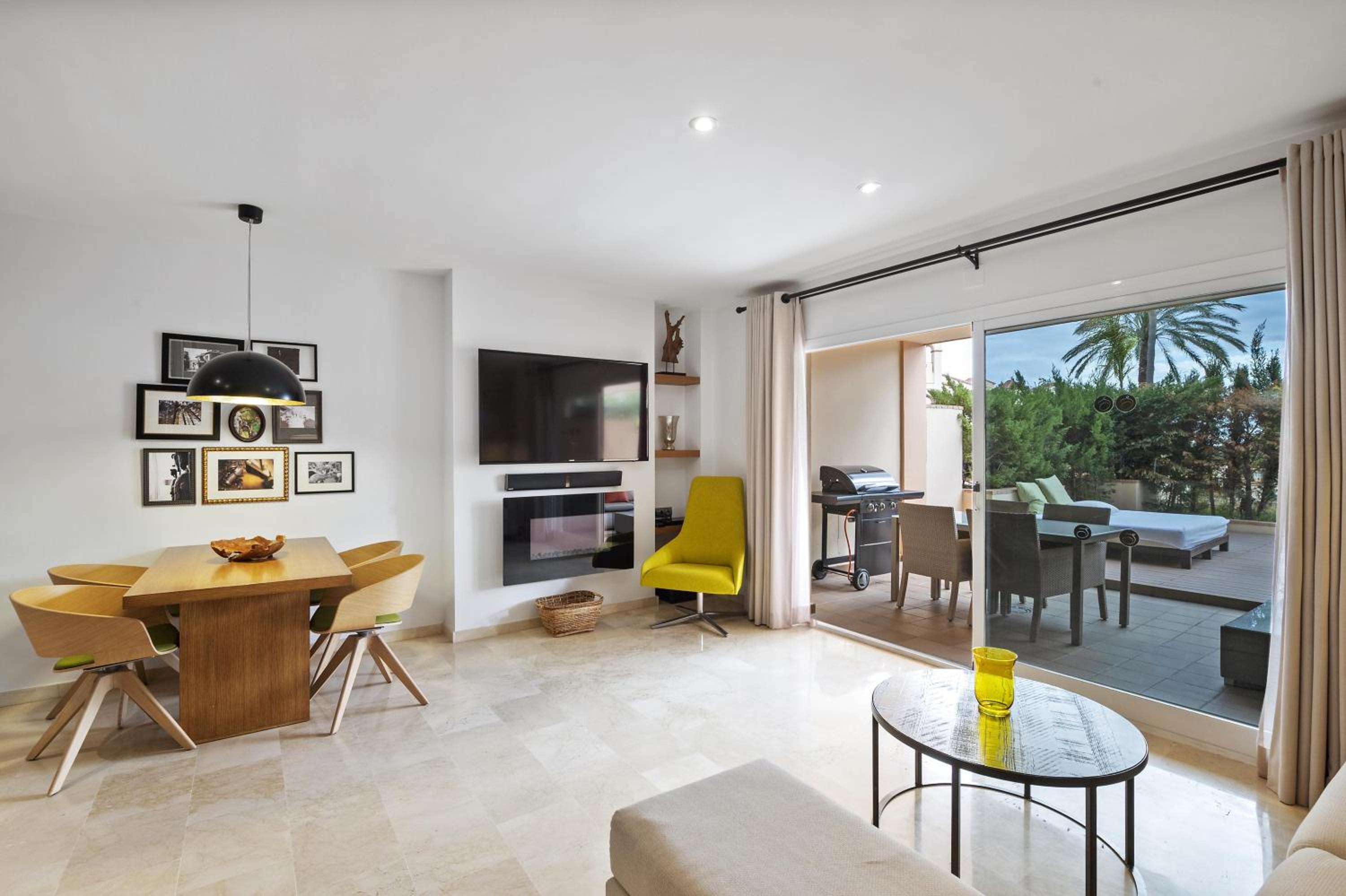Grand One-Bedroom Suite with Hot Tub