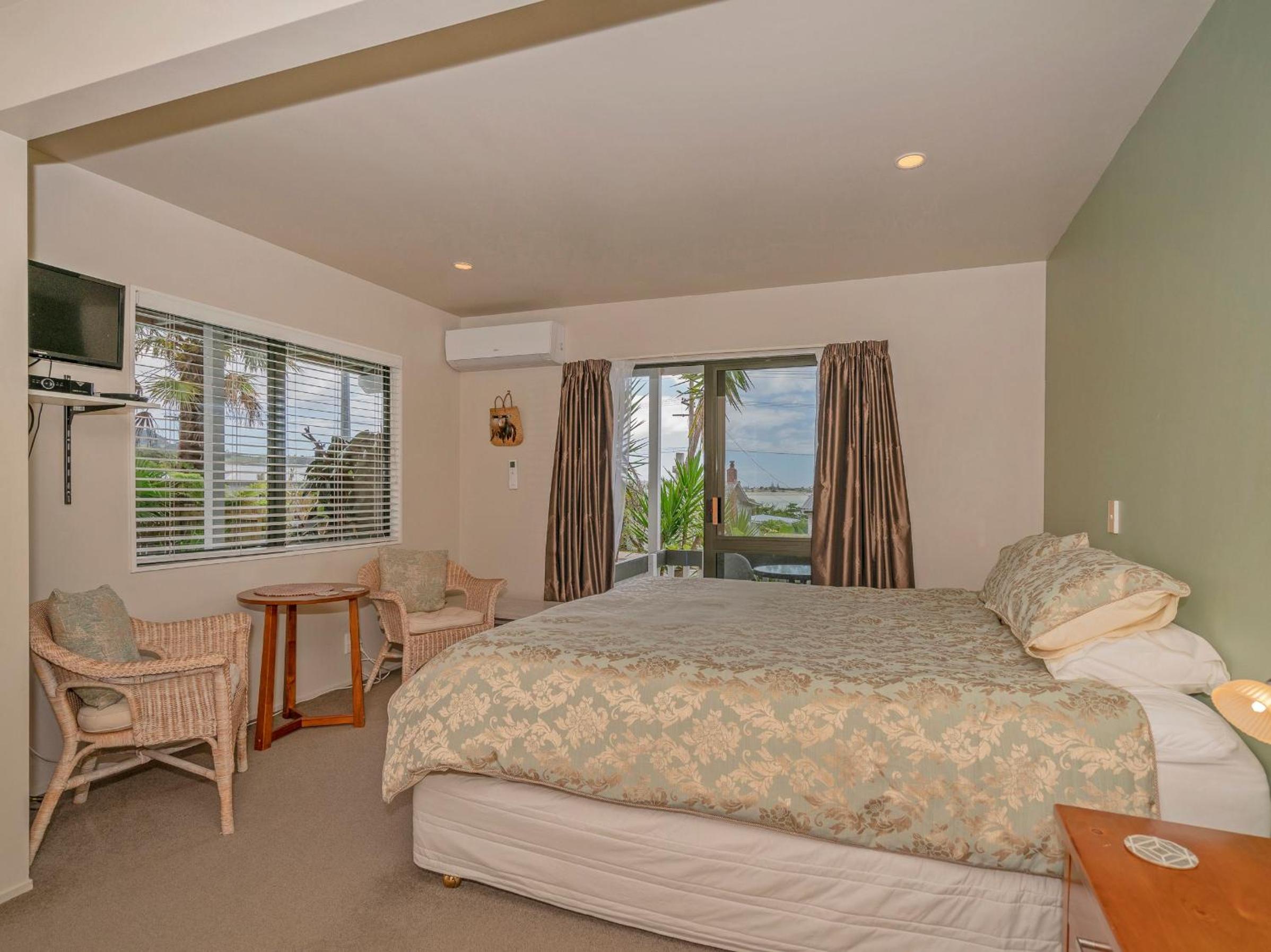 One-Bedroom Apartment with Balcony photo 3