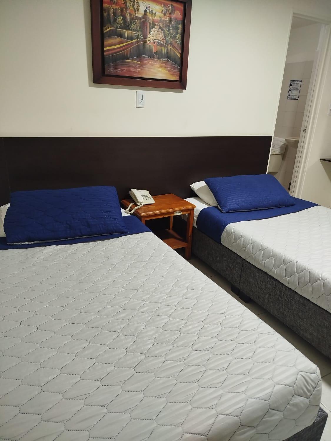 Economy Twin Room photo 3
