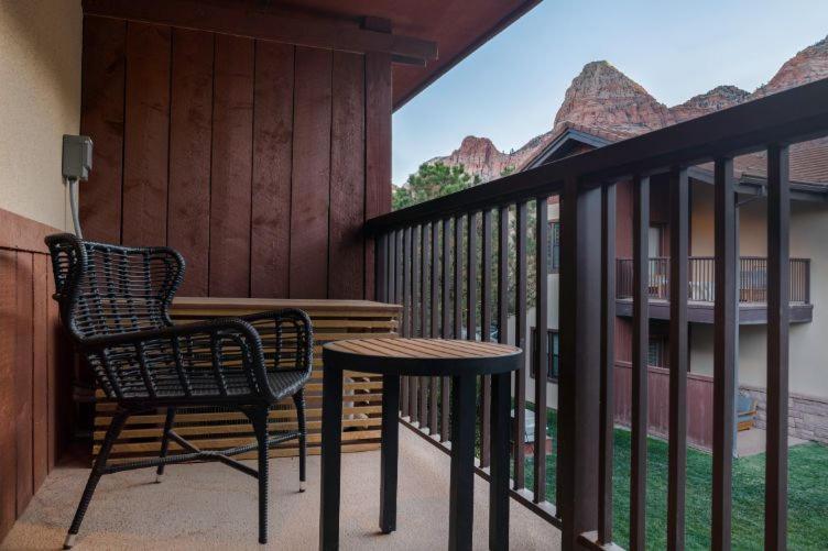 Queen Room with Two Queen Beds and Canyon View - Hearing Accessible photo 3