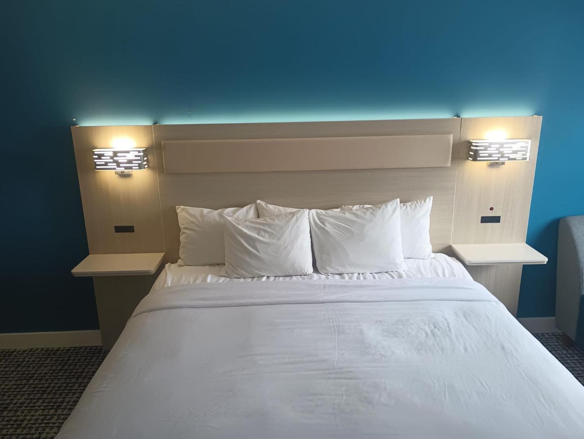 King Room - Accessible/Non-Smoking - Photo 2