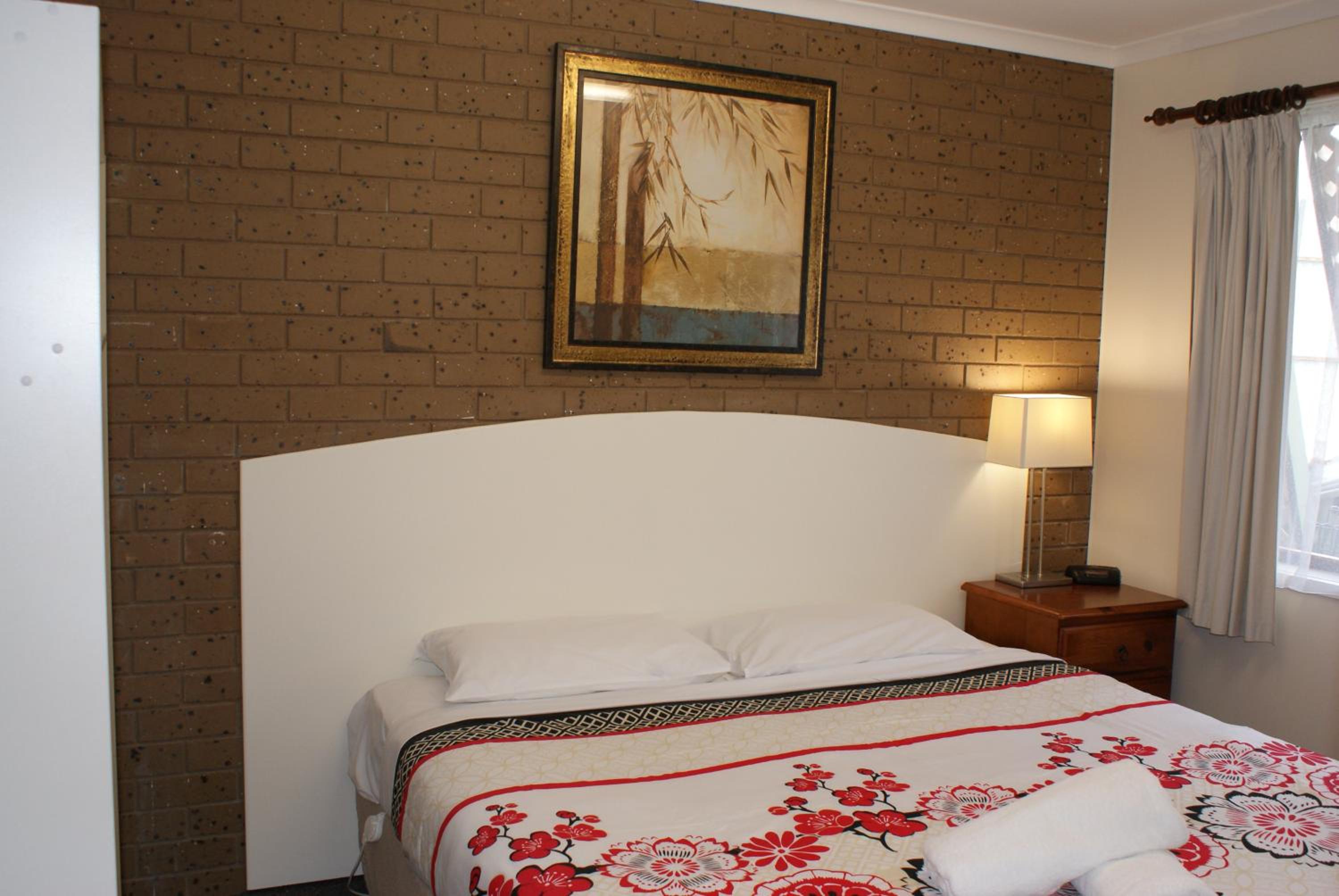 Superior Two Bedroom Family Unit – sleeps 6 photo 3