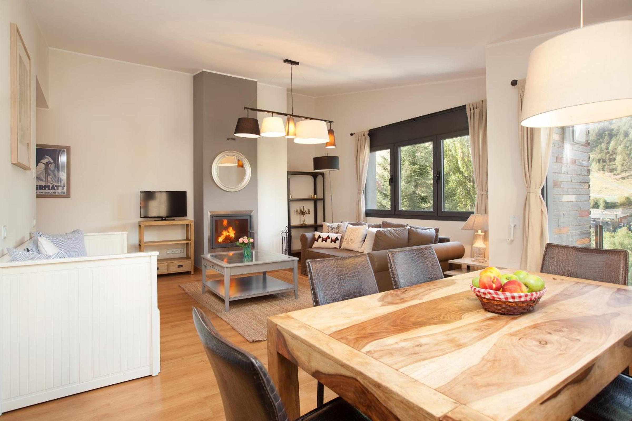 Superior Two-Bedroom Apartment with Fireplace. Upper floor, for 7 people. 5 min Walking to Ski Area photo 2