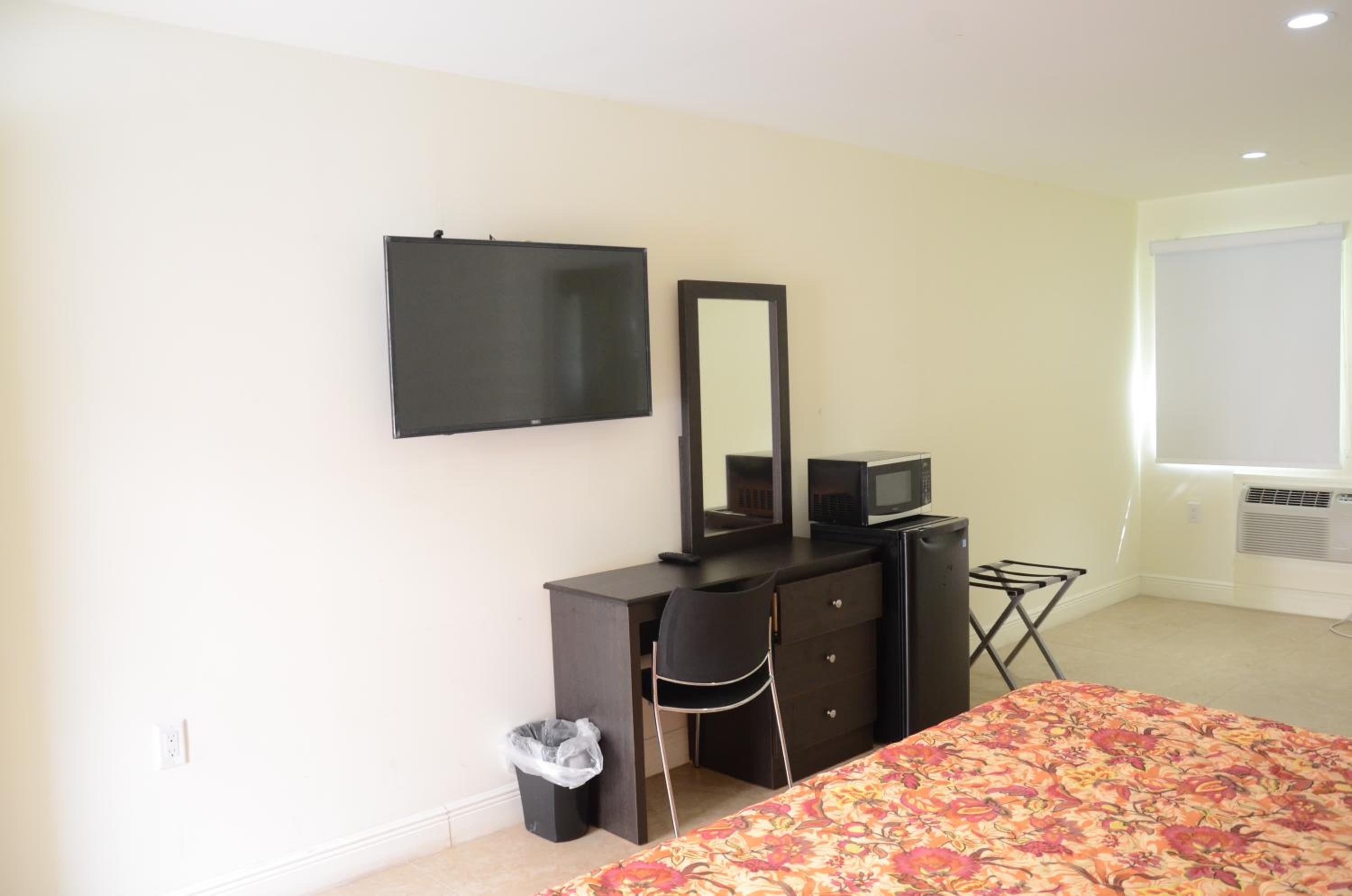 King Room - Non-Smoking photo 1