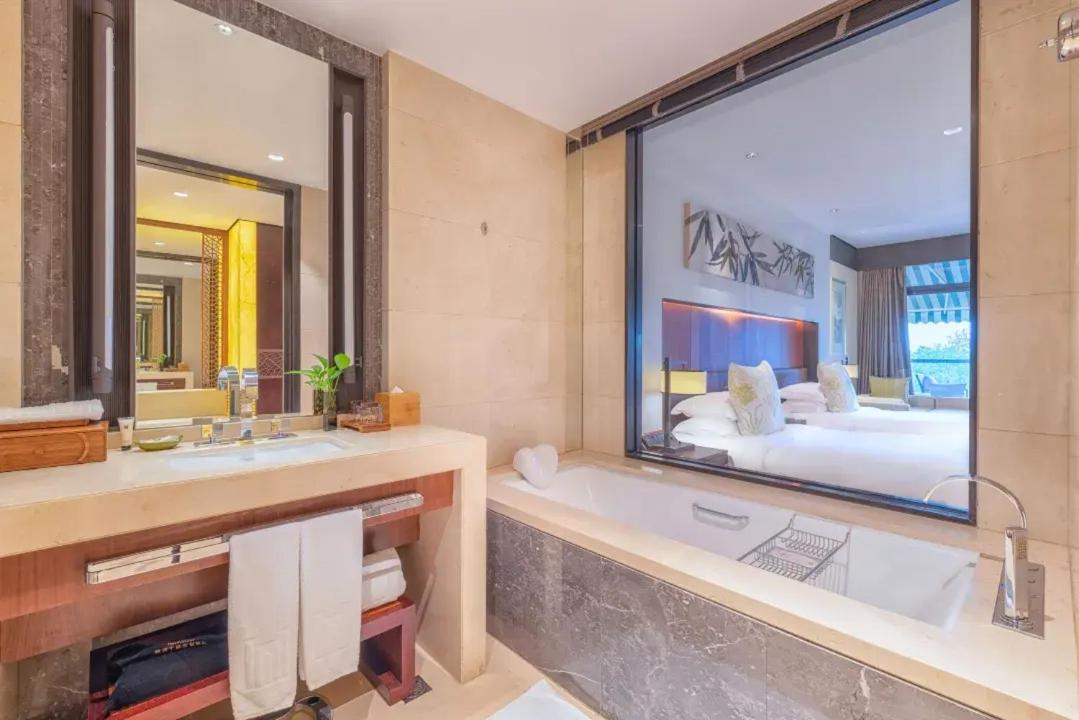Double or Twin Room with Balcony photo 3
