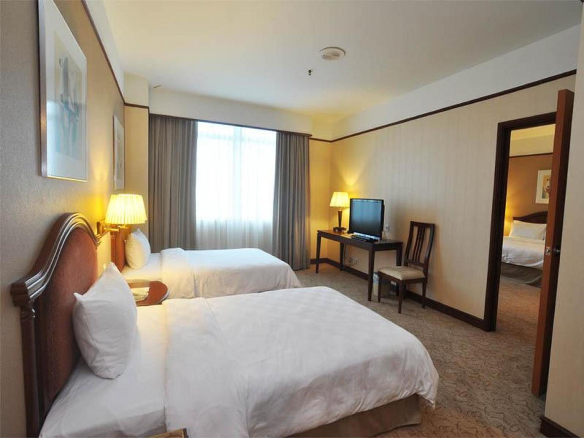 Deluxe Queen Room