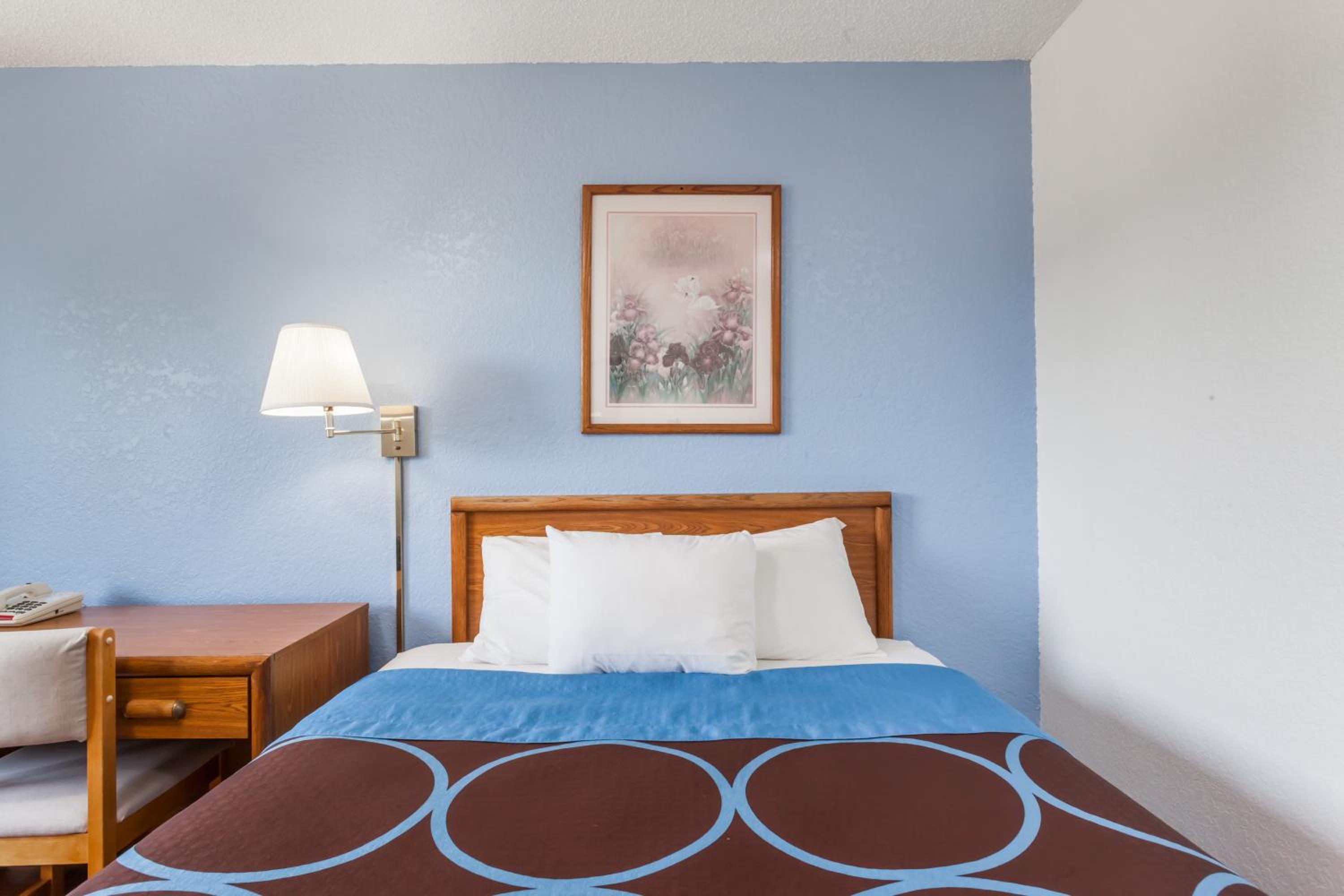 Standard Double Room - Non-Smoking - Photo 2