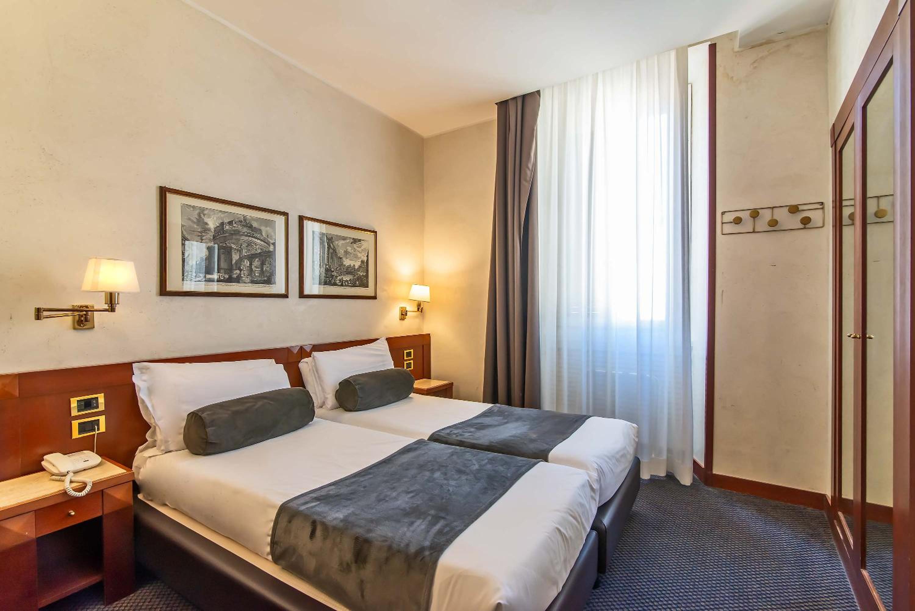 Economy Double Room thumbnail 6