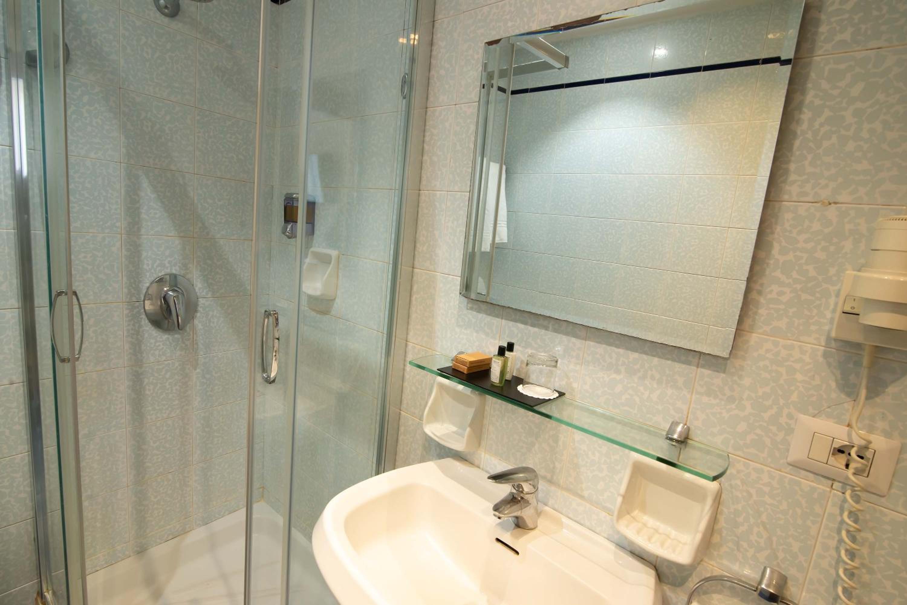 Economy Double Room thumbnail 5