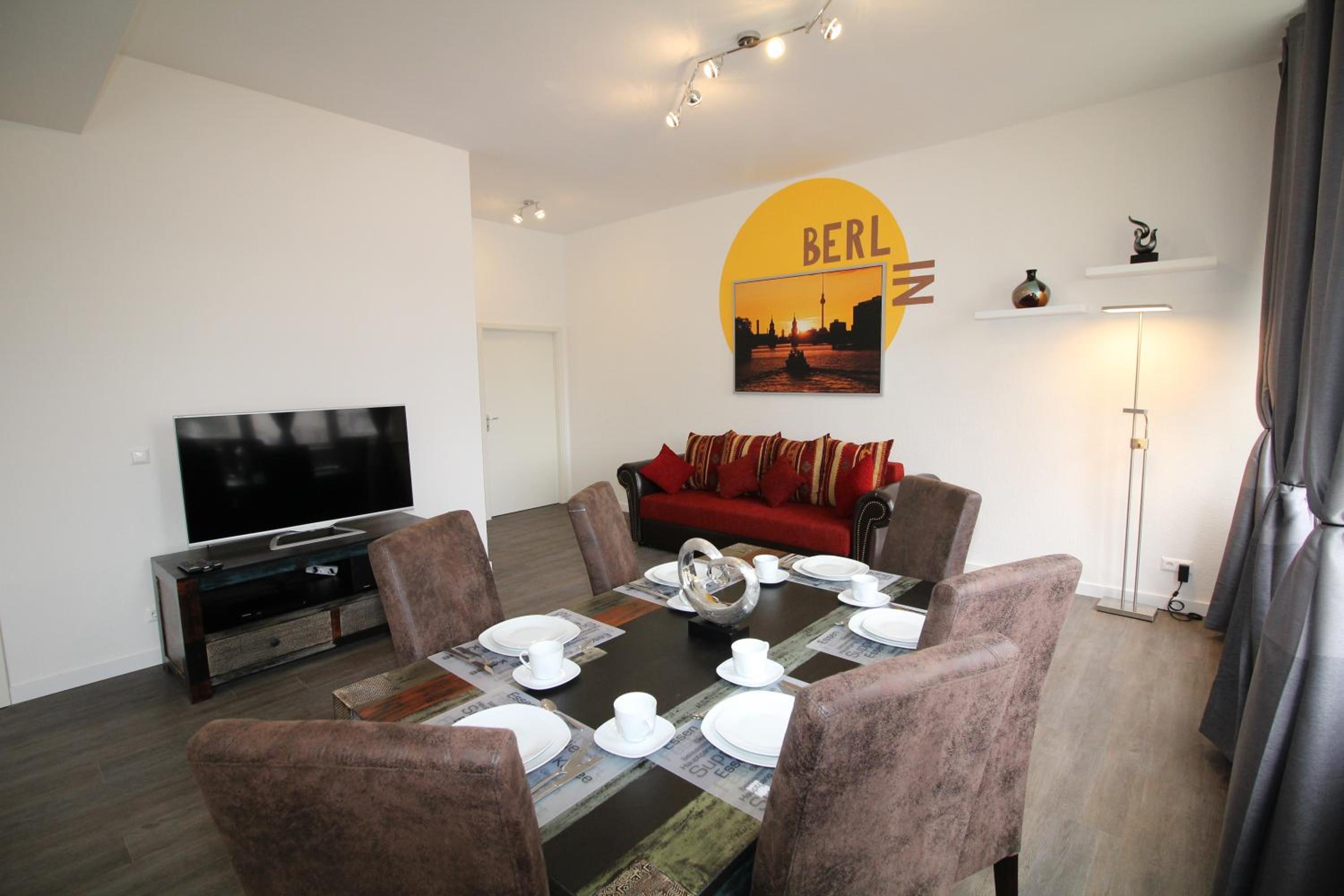 Two-Bedroom Apartment Iris 3 - Ringbahnstraße 70, 12099 Berlin photo 2