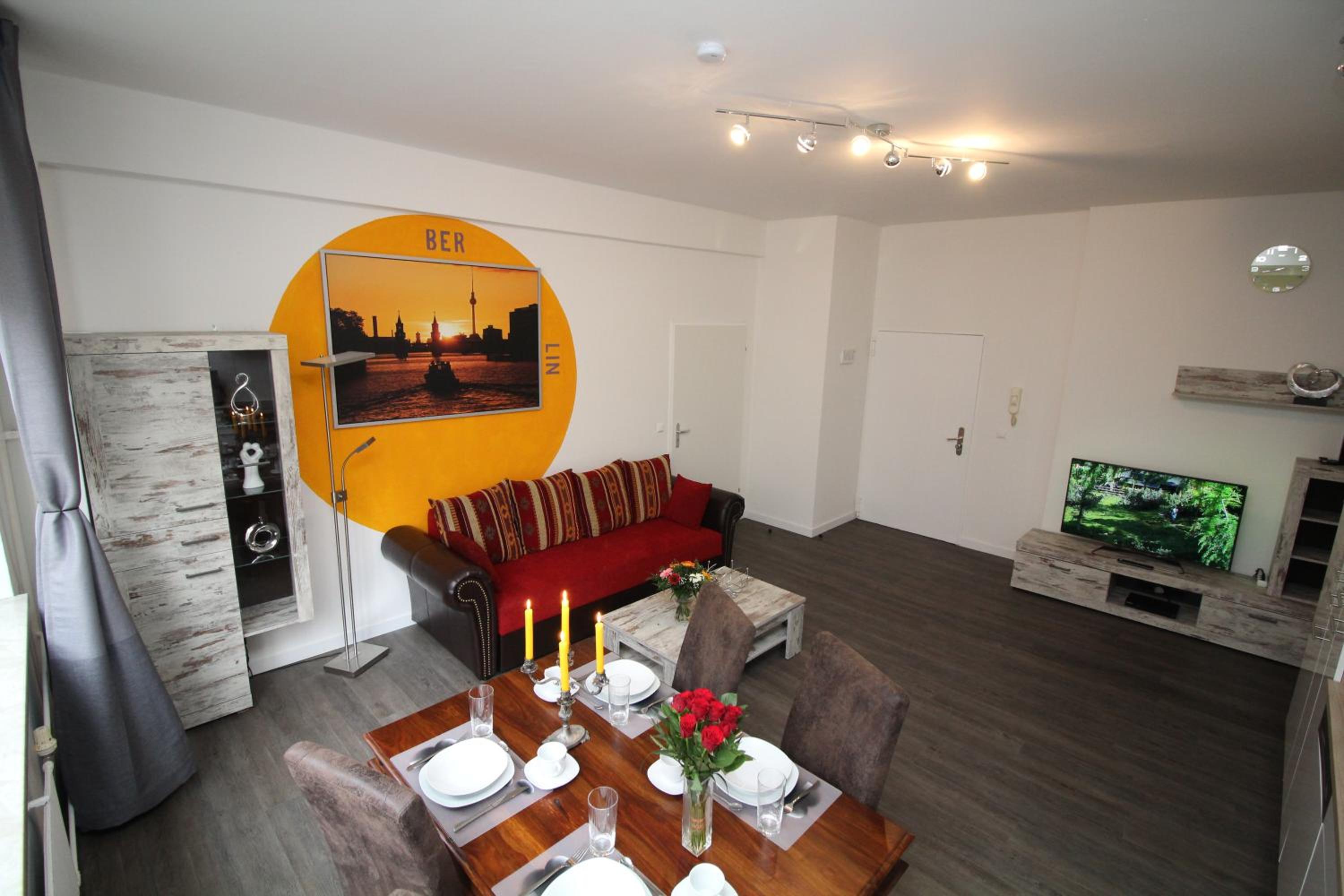 Six-Bedroom Apartment Iris 8 - Ringbahnstraße 70, 12099 Berlin