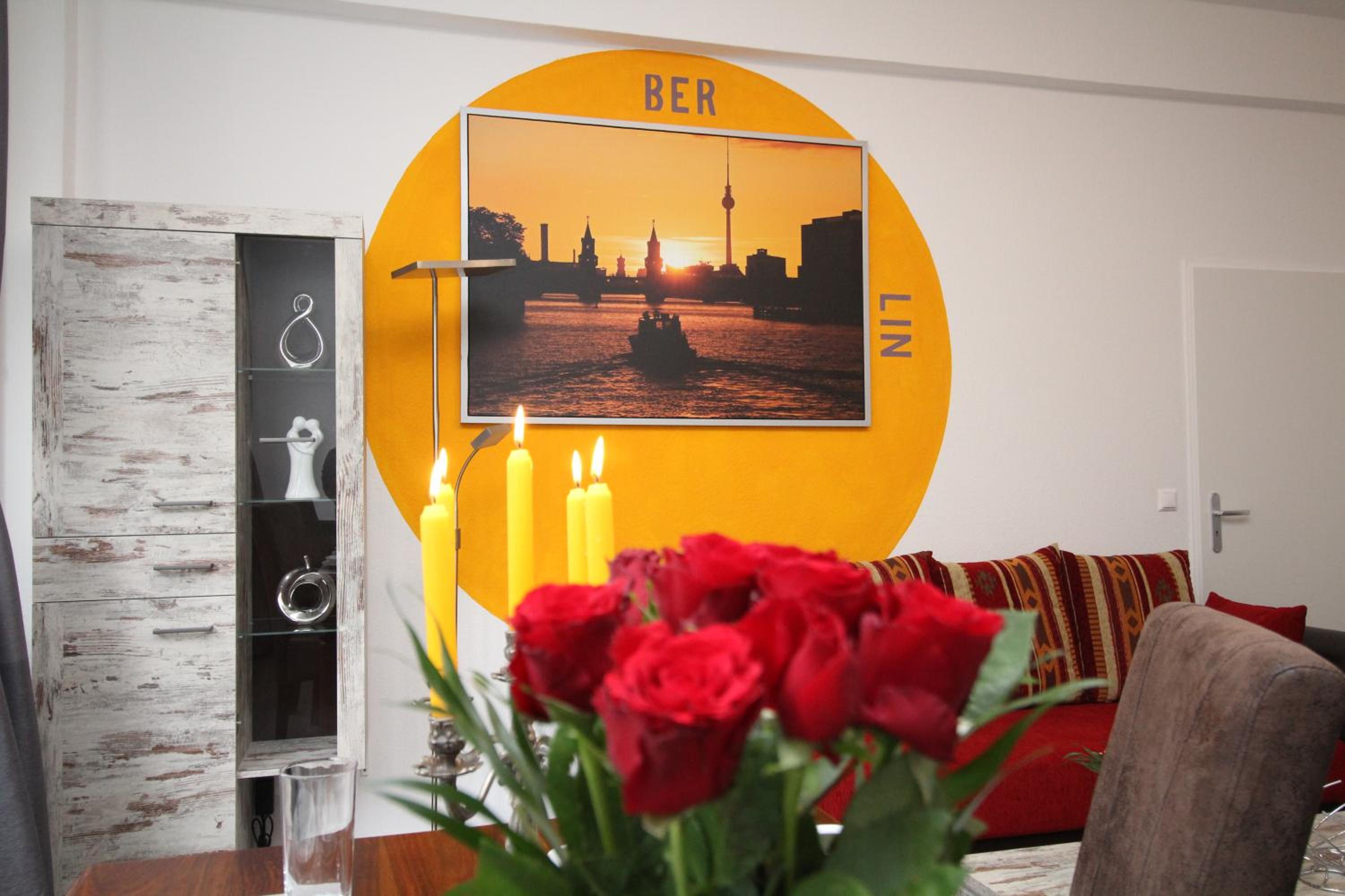 Six-Bedroom Apartment Iris 8 - Ringbahnstraße 70, 12099 Berlin photo 2