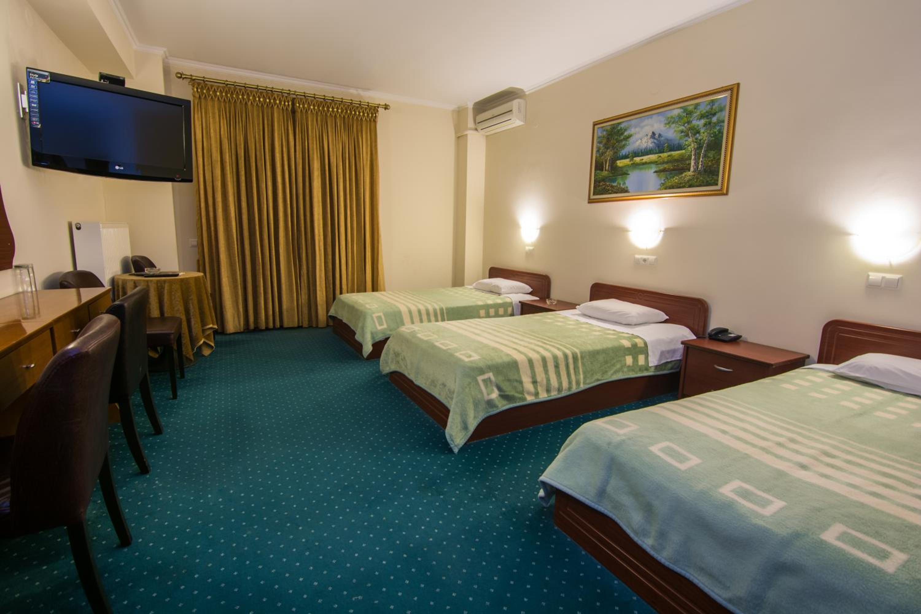 Classic Triple Room - Photo 1