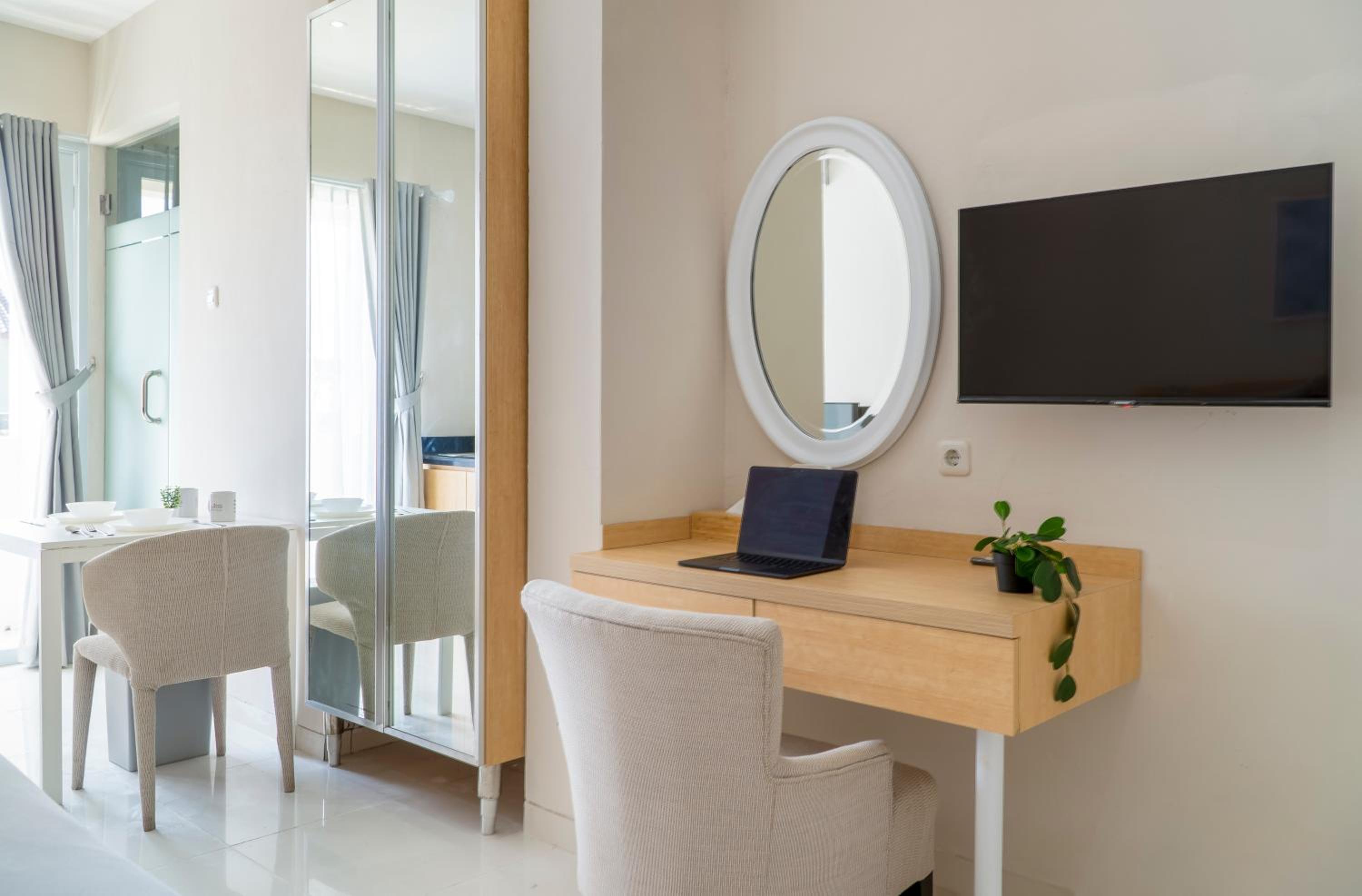 Deluxe Double Room with Balcony photo 1