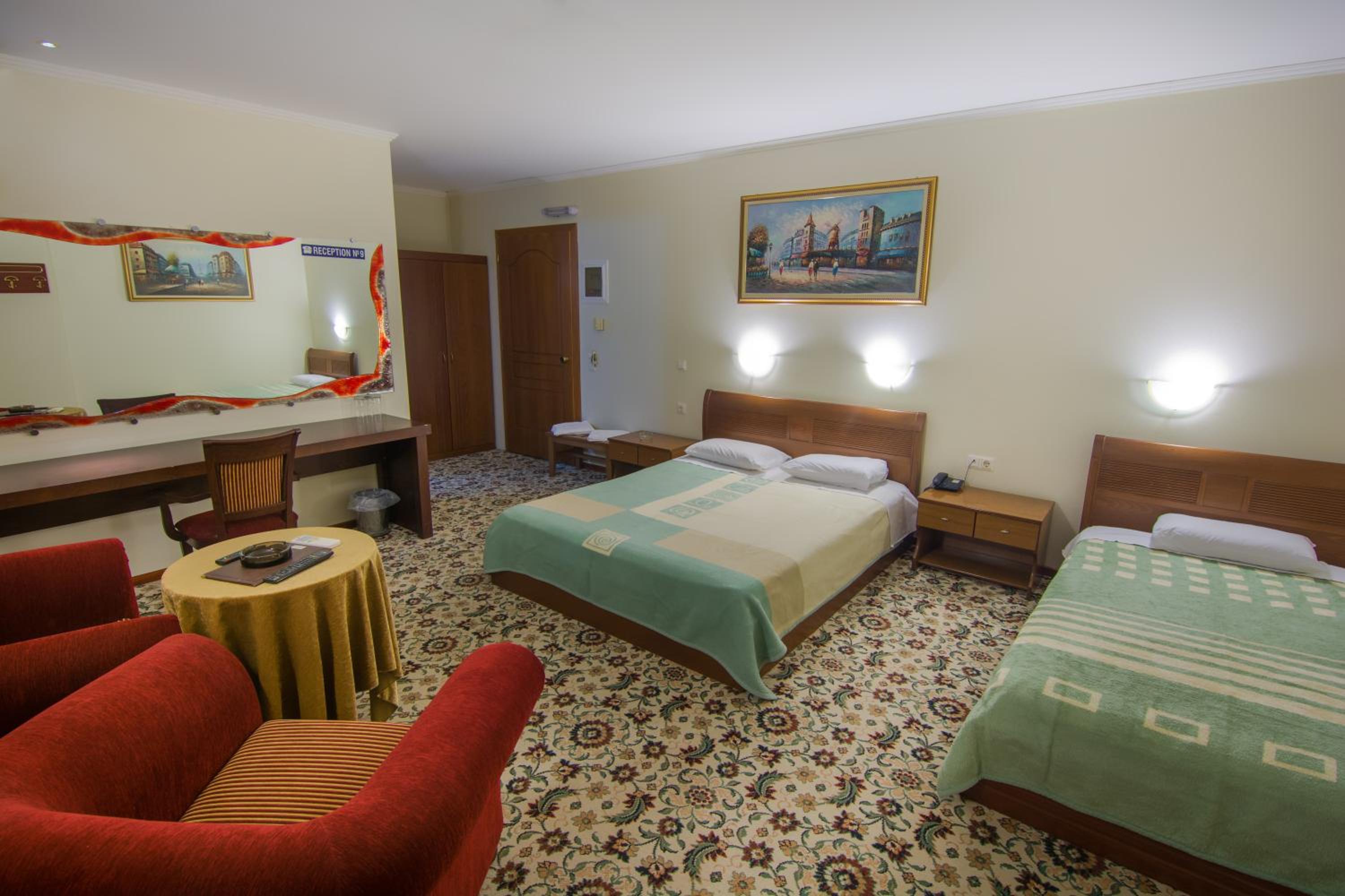 Superior Triple Room with Spa Bath - Photo 1